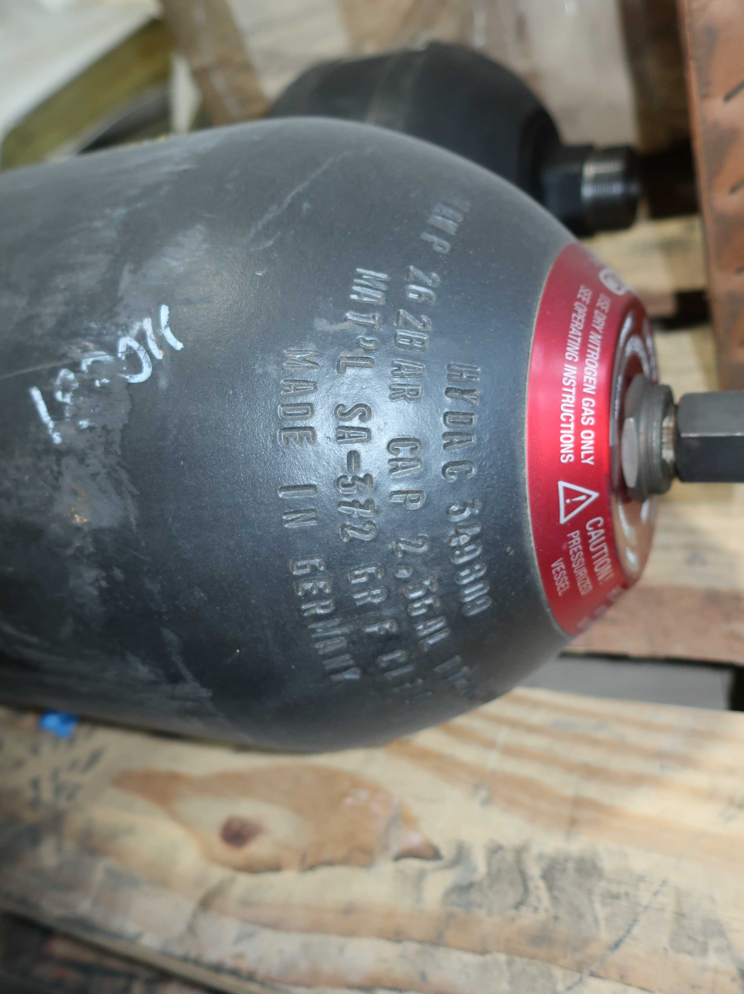 BULK QTY OF HYDAC ACCUMULATORS - HYDRAULIC ACCUMULATORS