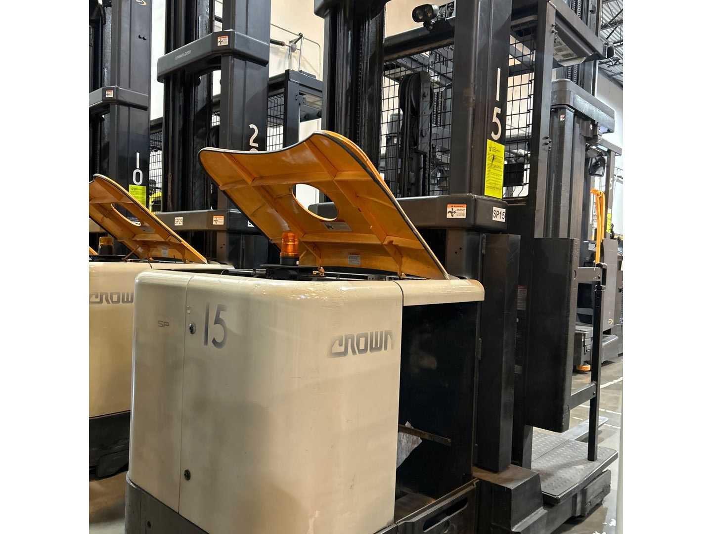 CROWN SP4050-30 ORDER PICKER - ORDER PICKER