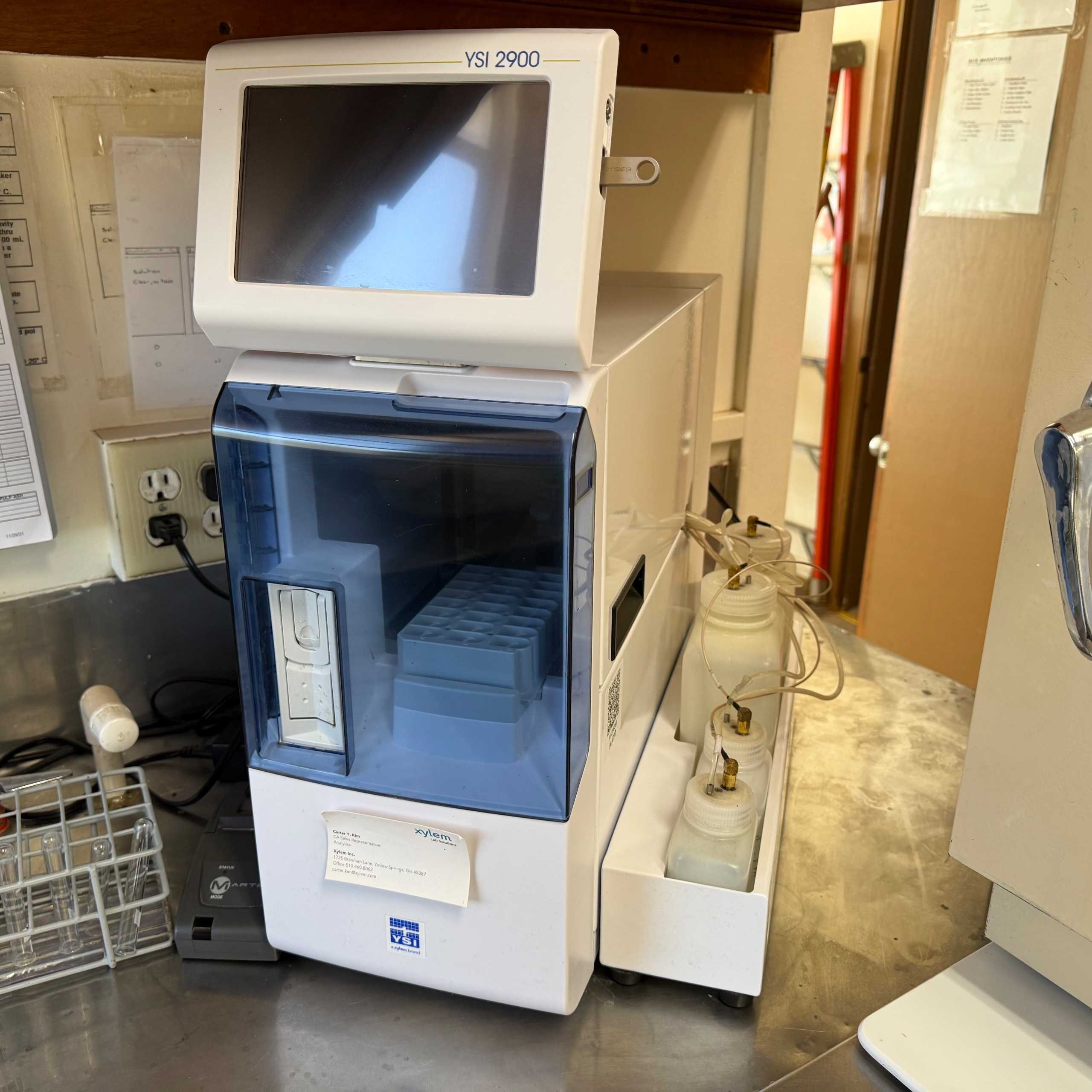 YSI 2900D BIOCHEMISTRY ANALYZER - ANALYZER
