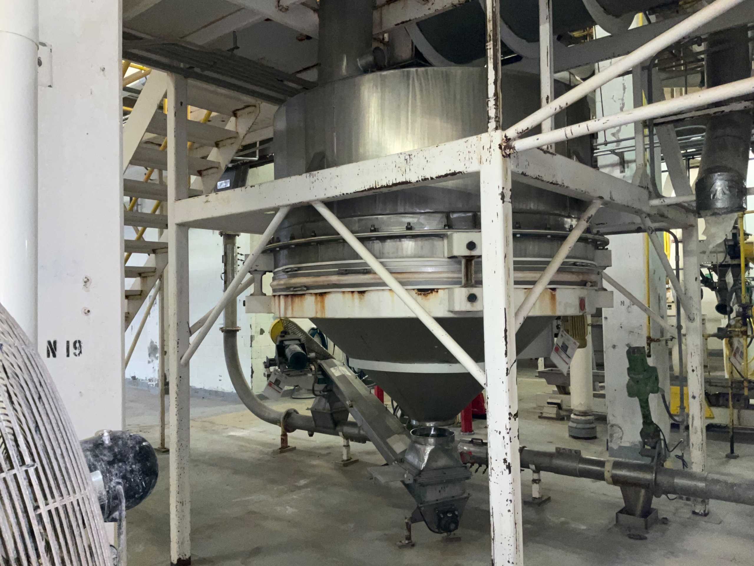 1984 VIBRANETIC LBH-7 VIBRATORY STORAGE TANK - STORAGE BINS