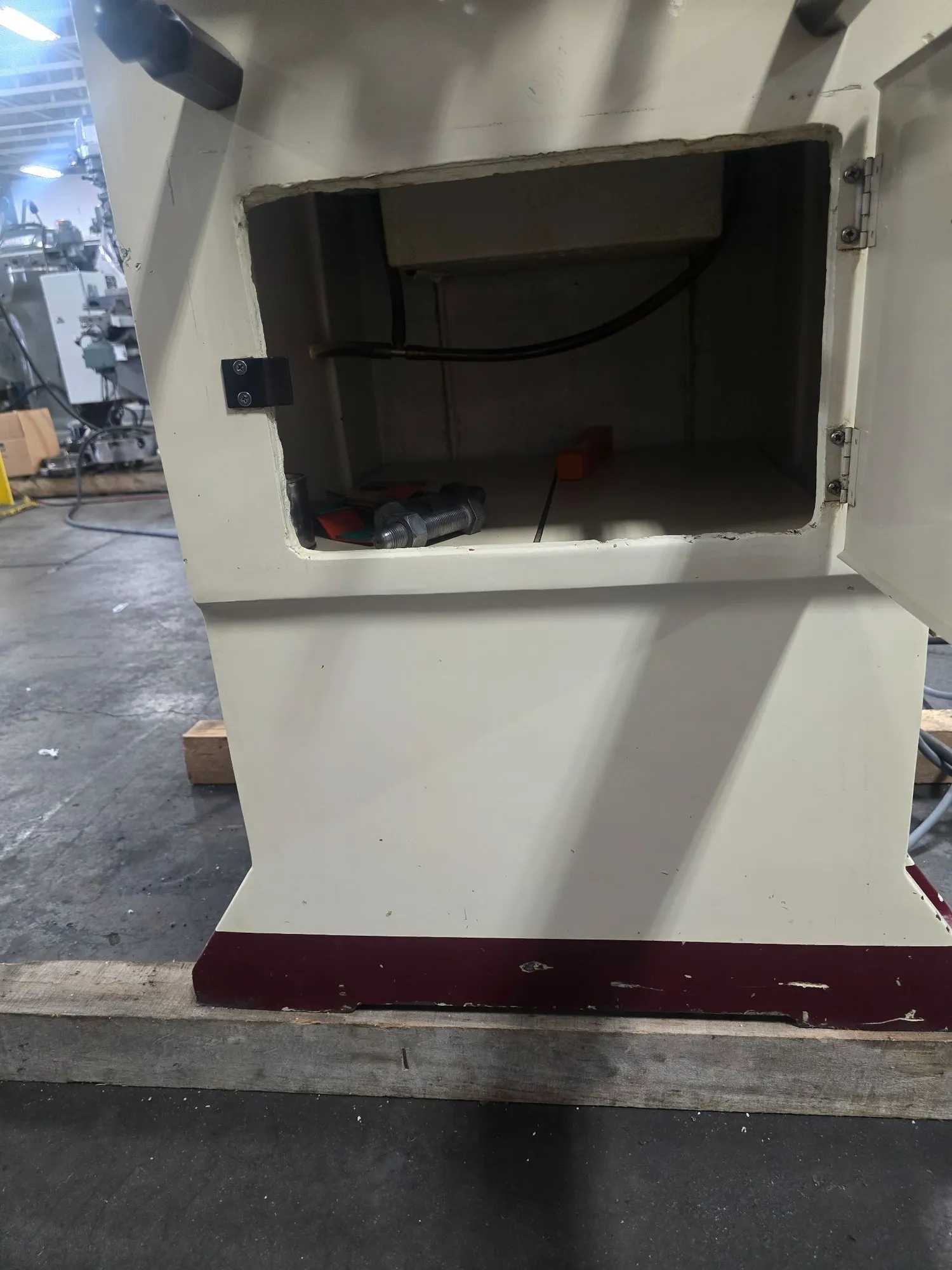 CHEVALIER FSG-618M MANUAL SURFACE GRINDER - SURFACE GRINDERS