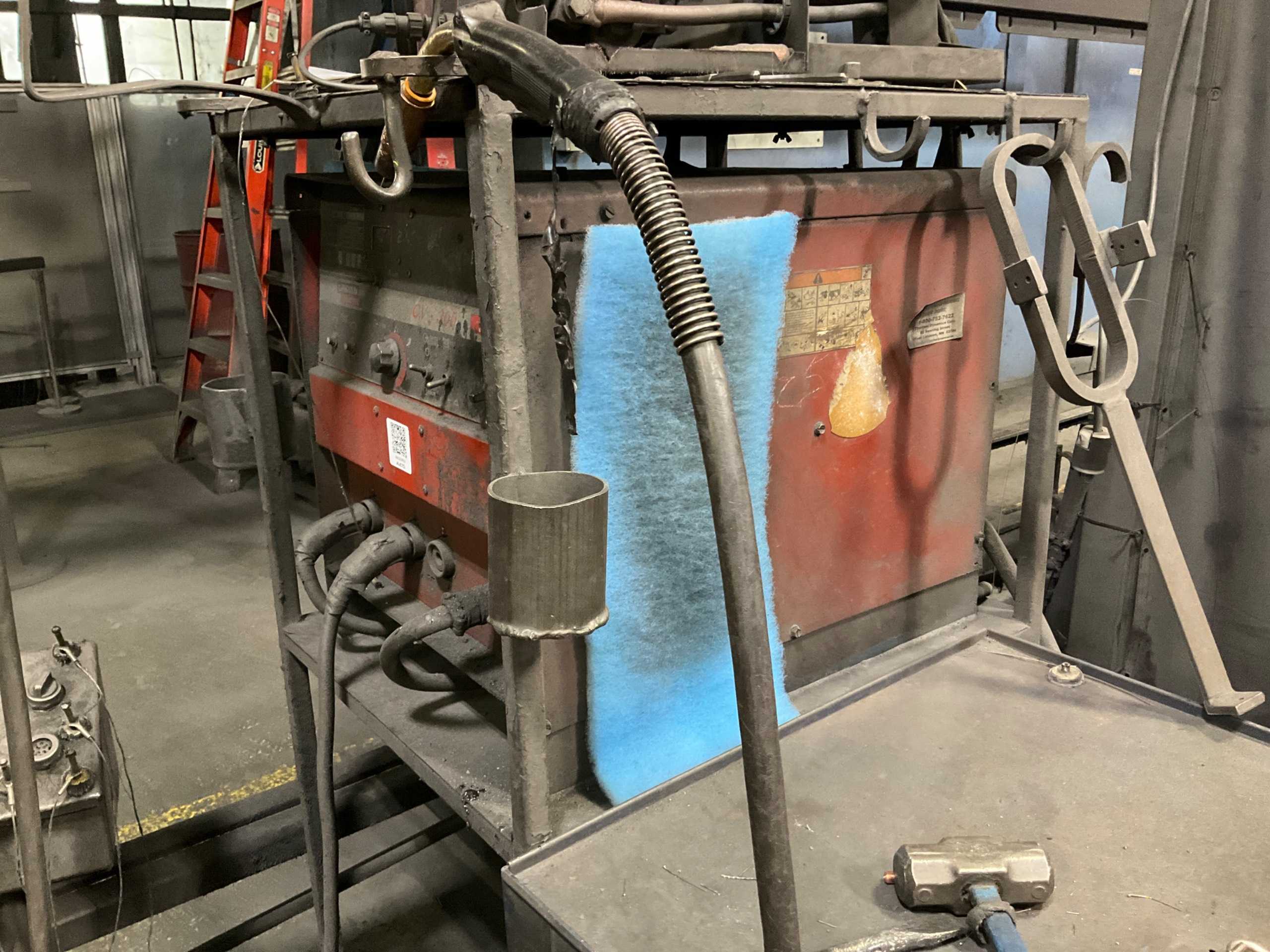 LINCOLN ELECTRIC CV-300 WELDER - WELDERS