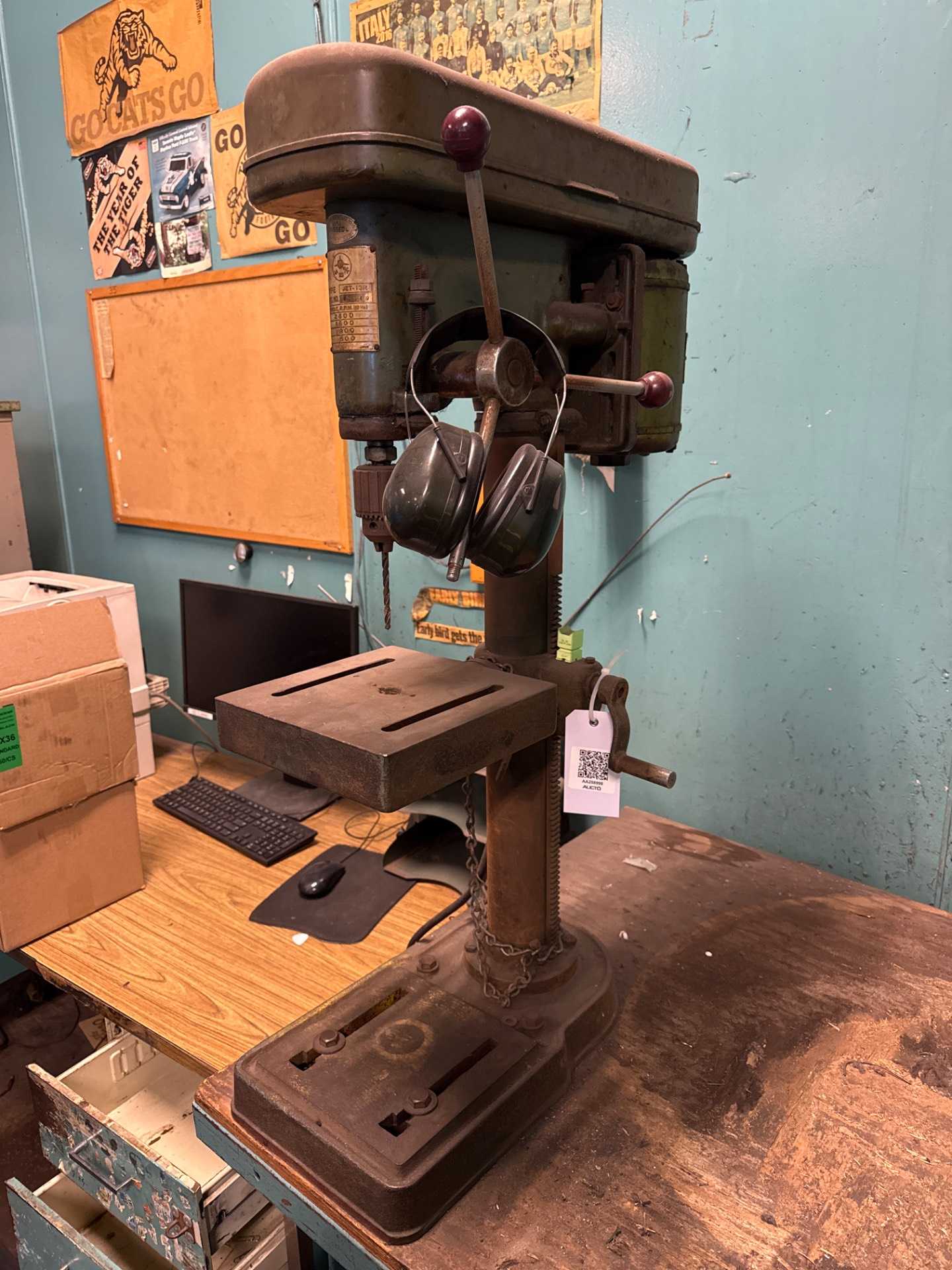 JET JET-13R UPRIGHT DRILL PRESS, 9.5 X 9.5 IN TABLE, 2800 RPM, 0.5 HP - UPRIGHT DRILL PRESSES