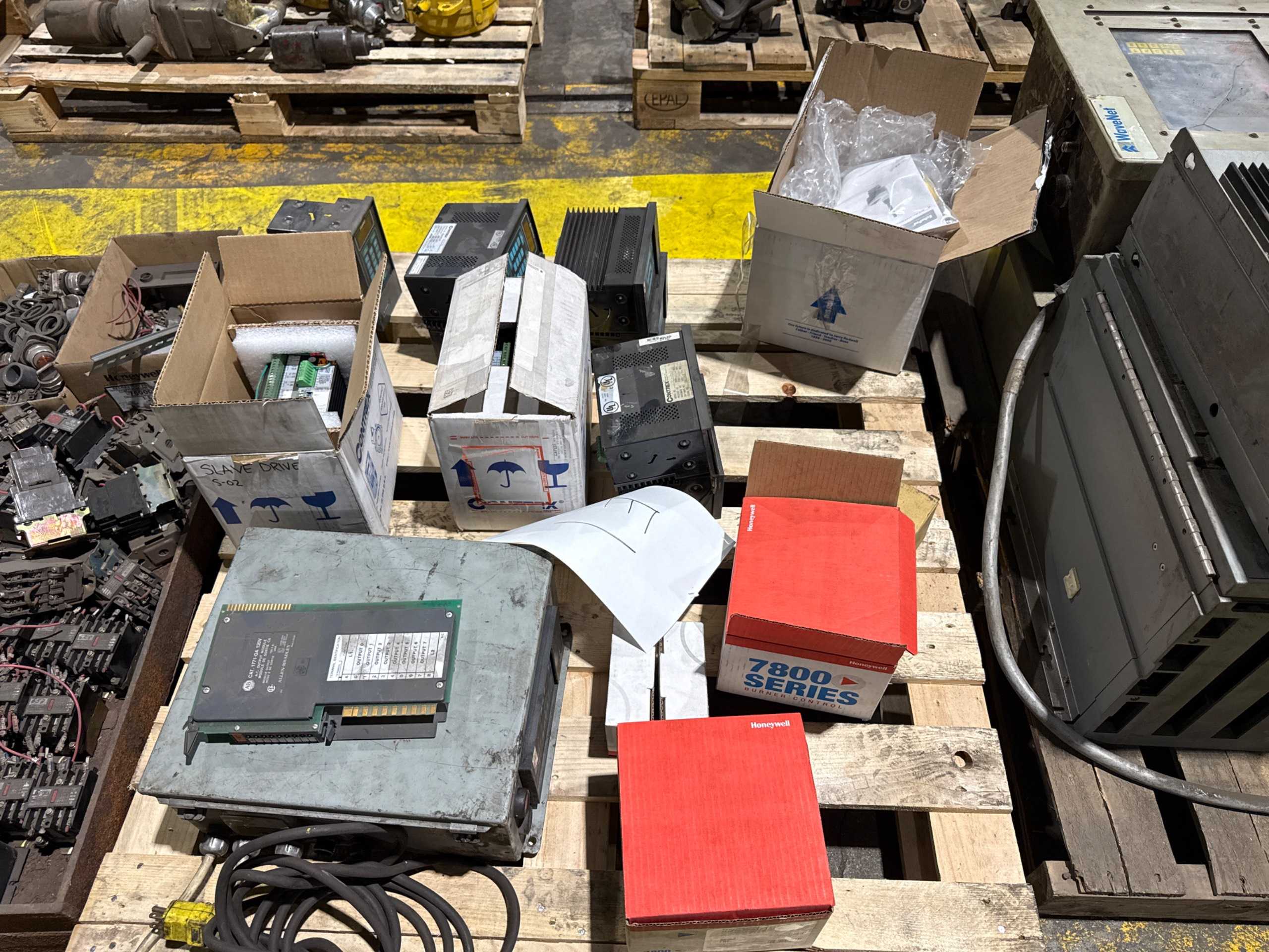 BULK QTY OF AUTOMATION & CONTROLS - AUTOMATION & CONTROLS