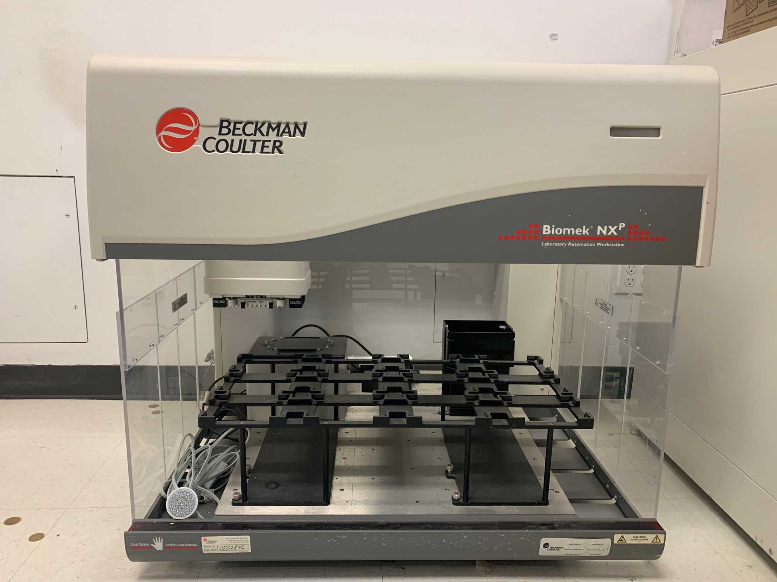 BECKMAN COULTER BIOMEK NXP LIQUID HANDLER - LAB EQUIPMENT