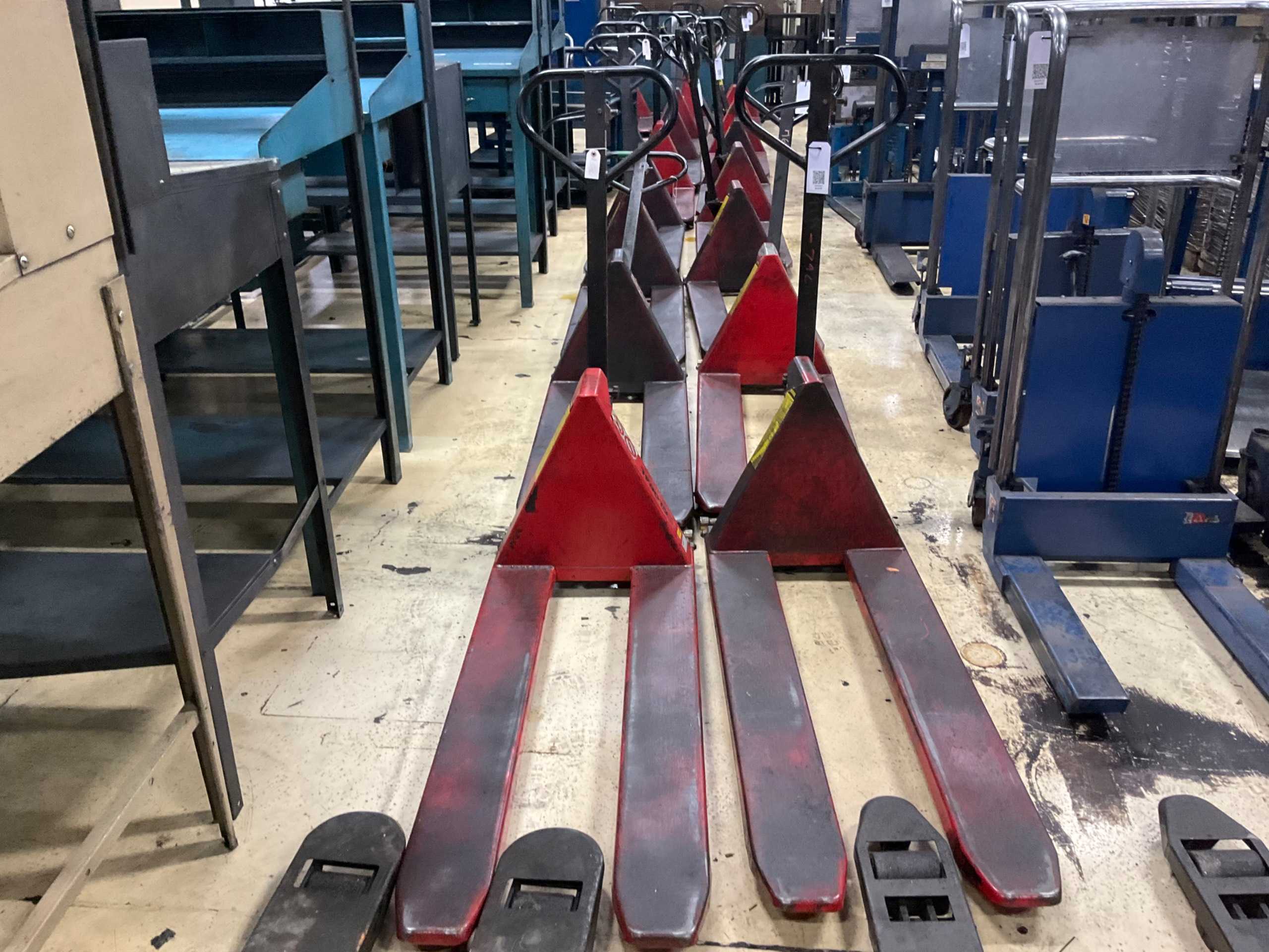 QTY 2: MANUAL PALLET JACK - MANUAL PALLET JACKS
