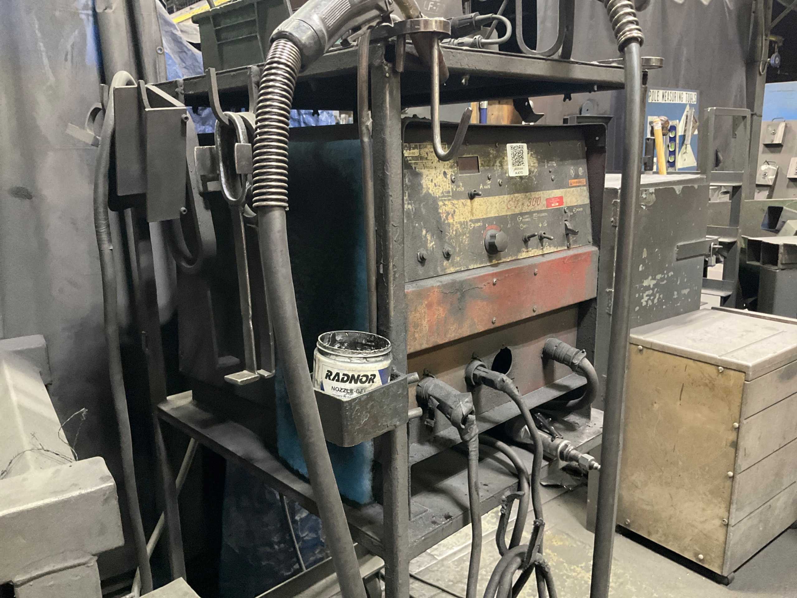 LINCOLN ELECTRIC CV-300 WELDER - WELDERS