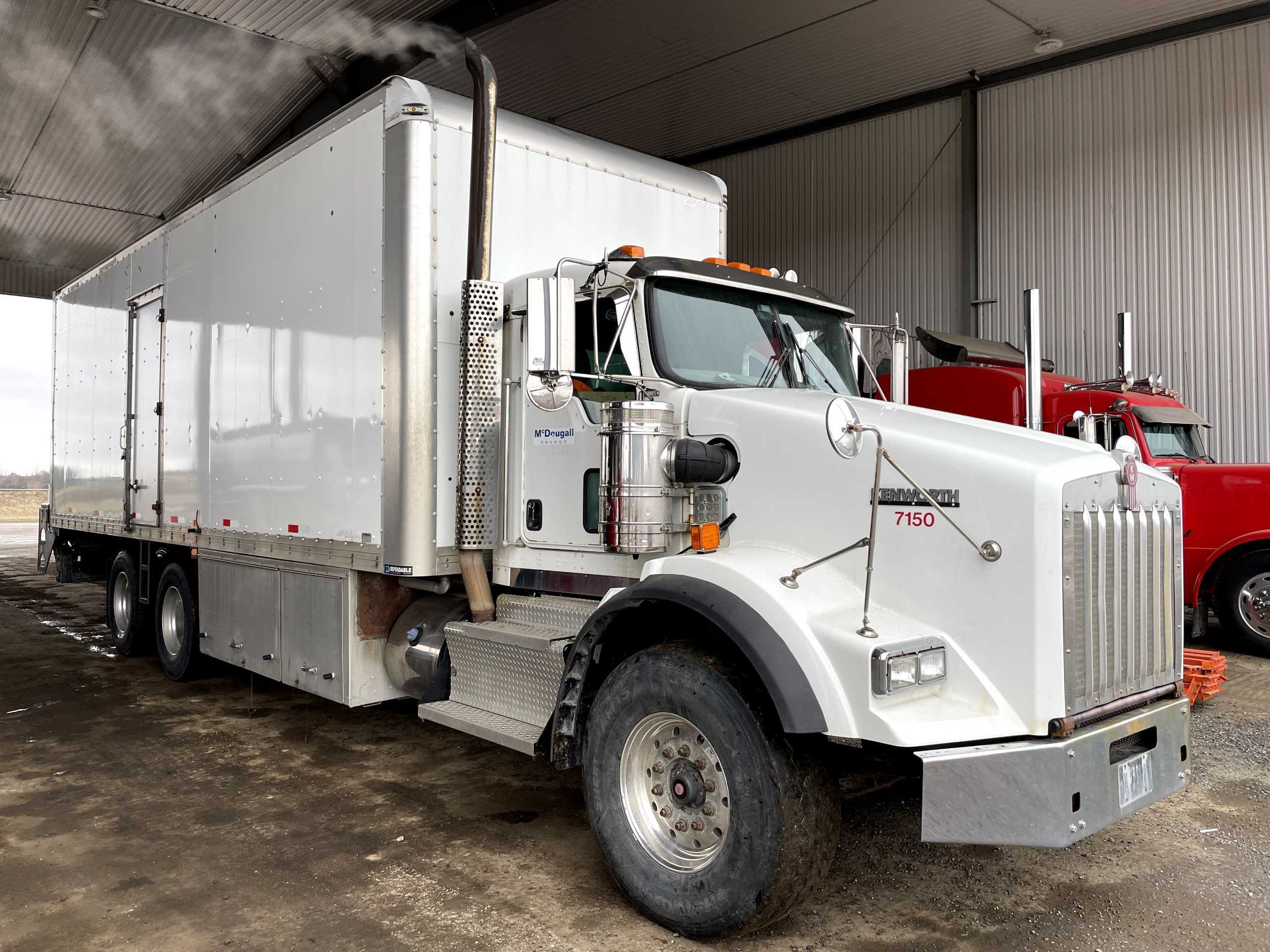 2011 KENWORTH T800 BOX TRUCK - BOX TRUCKS