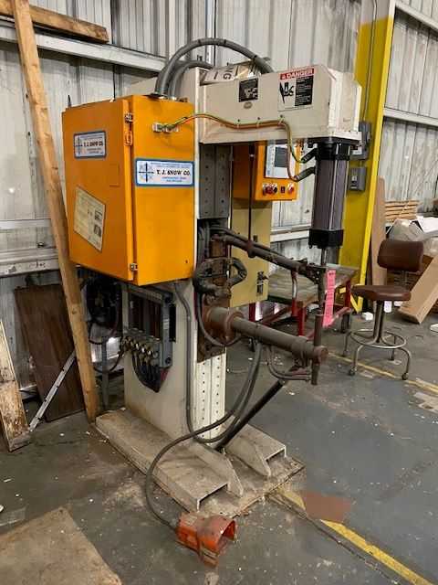 TJ SNOW SERVO DRIVE SPOT WELDER - WELDERS