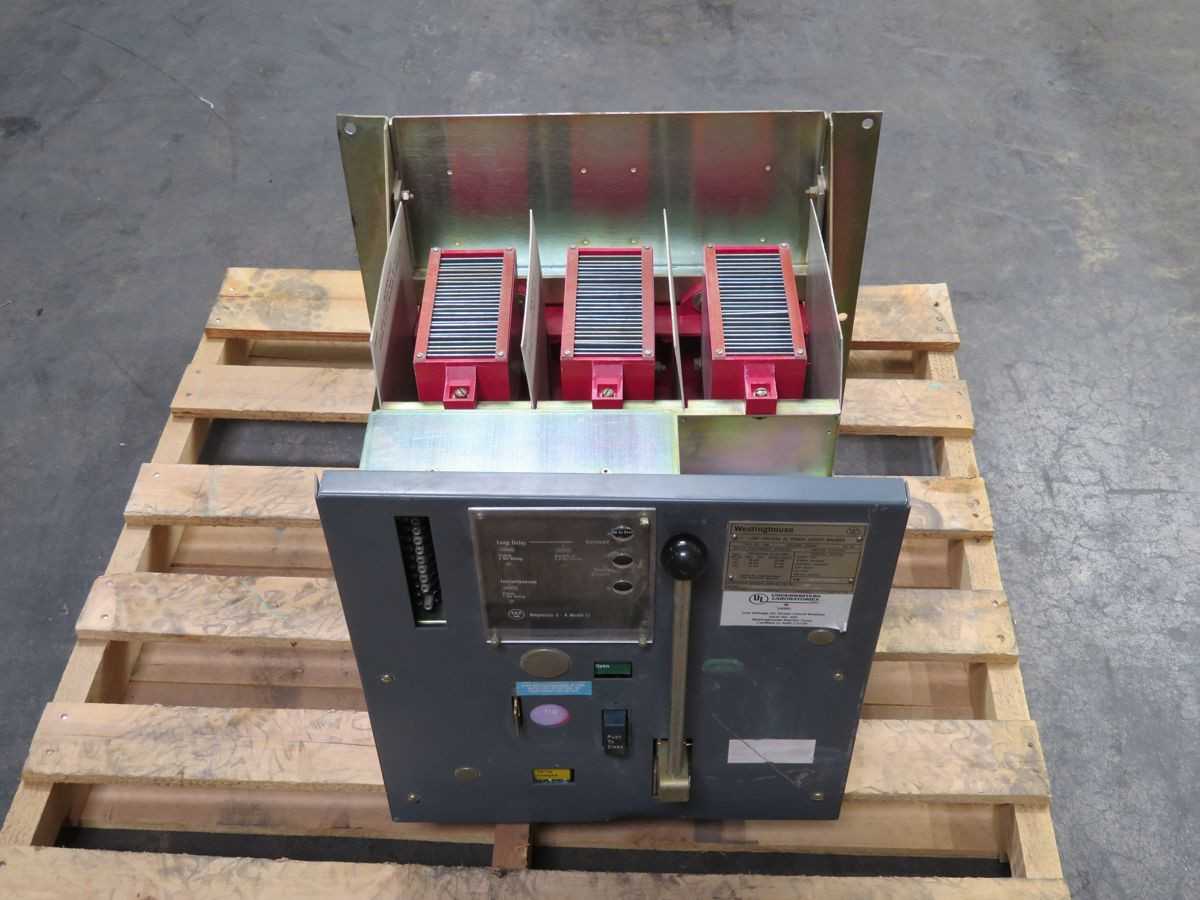 WESTINGHOUSE DS-206 CIRCUIT BREAKER, 800A RATING, 600VAC RATING, 60HZ RATING, 3-POLE, DRAW-OUT, 35 KAIC - CIRCUIT BREAKERS