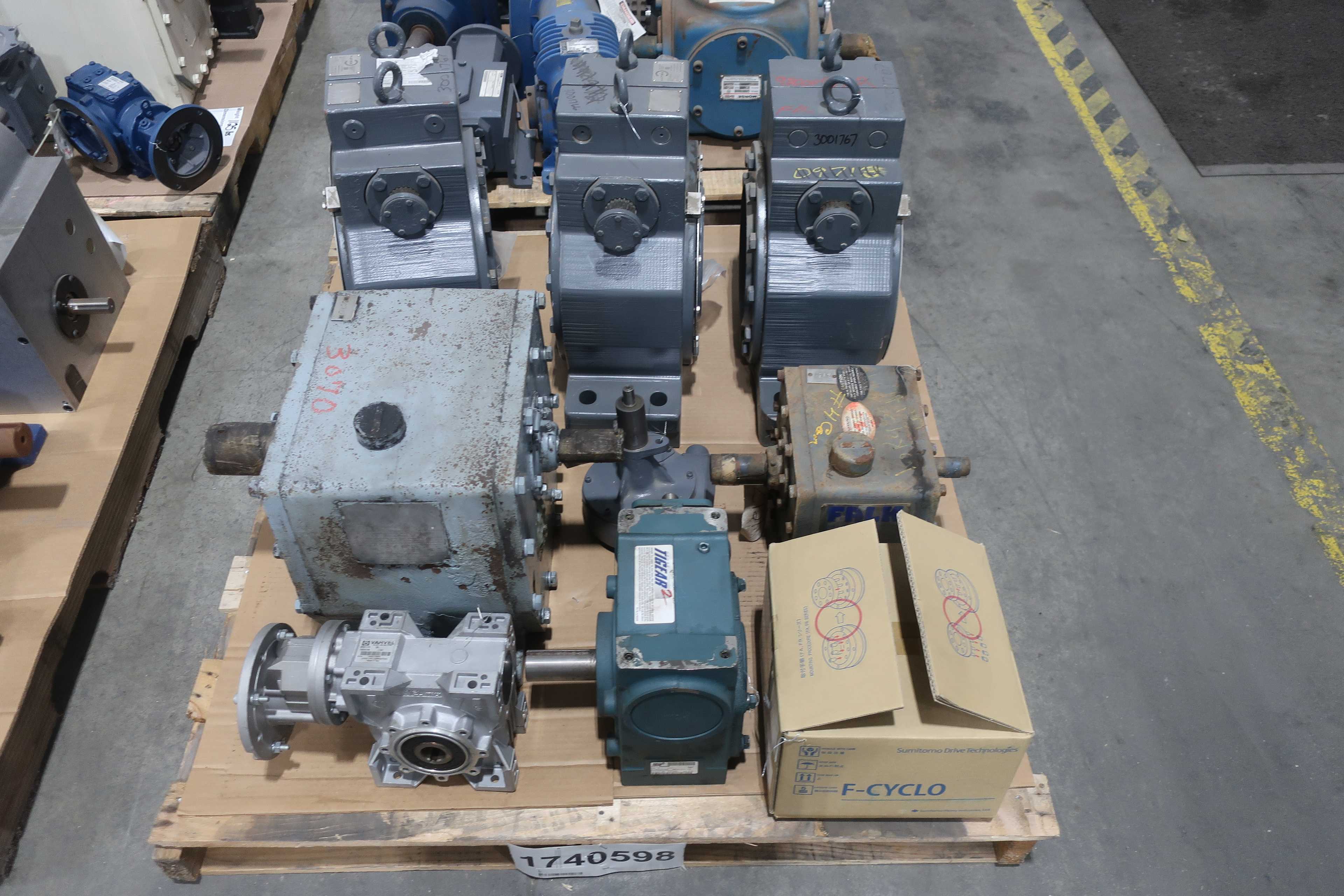 SKU 1740598 - 4 PALLETS OF ASSORTED GEAR REDUCERS - GEAR REDUCERS