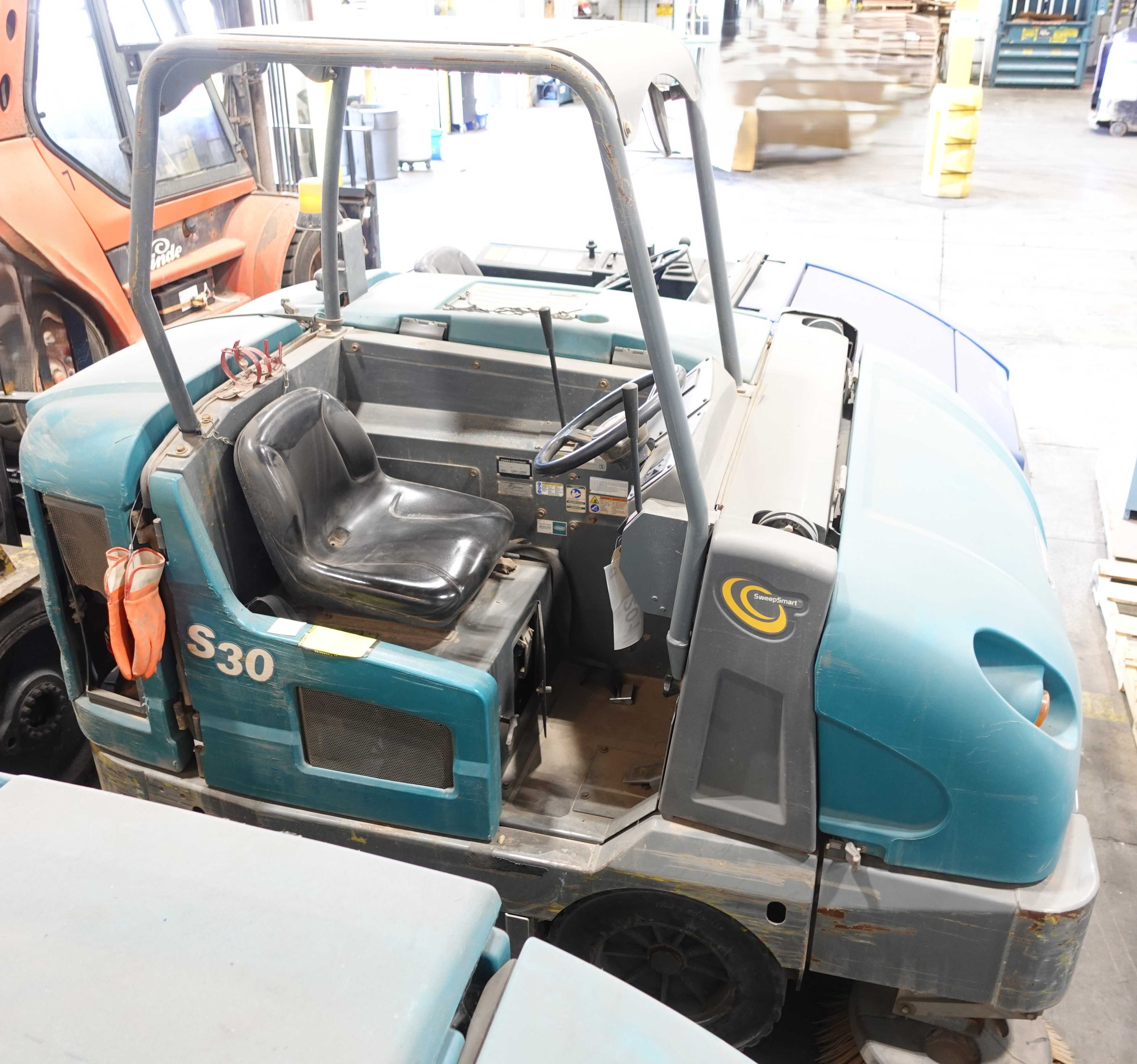 TENNANT S30 INDUSTIAL FLOOR SWEEPER - SWEEPERS
