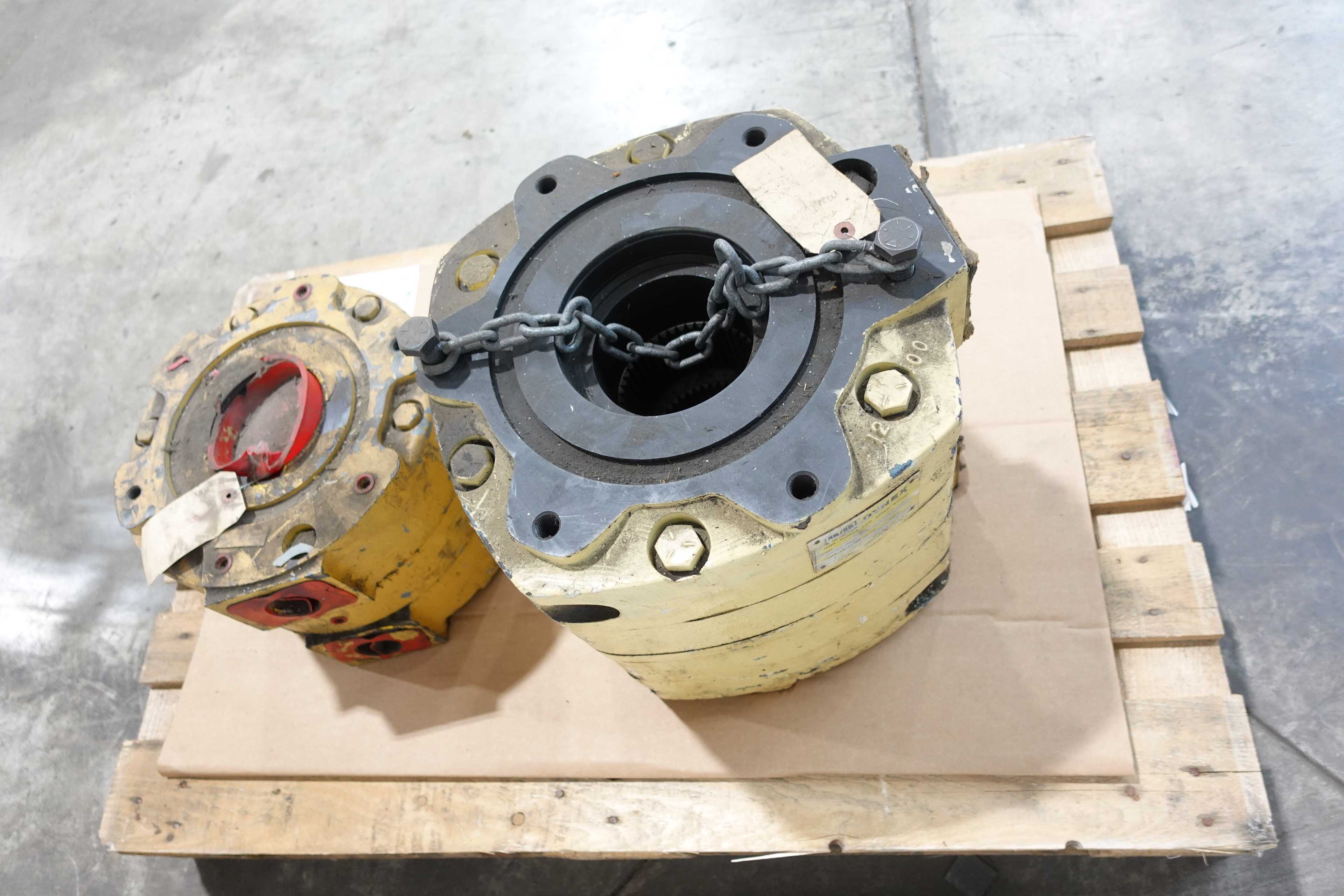 LOT OF 2 HYDRAULIC MOTORS - HYDRAULIC MOTOR
