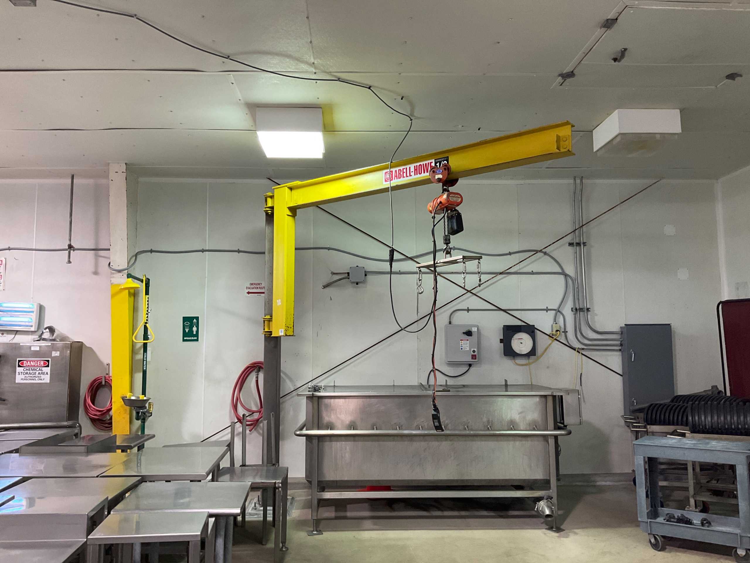 ABELL-HOWE 1/2 TON JIB CRANE WITH HOIST - JIB CRANE