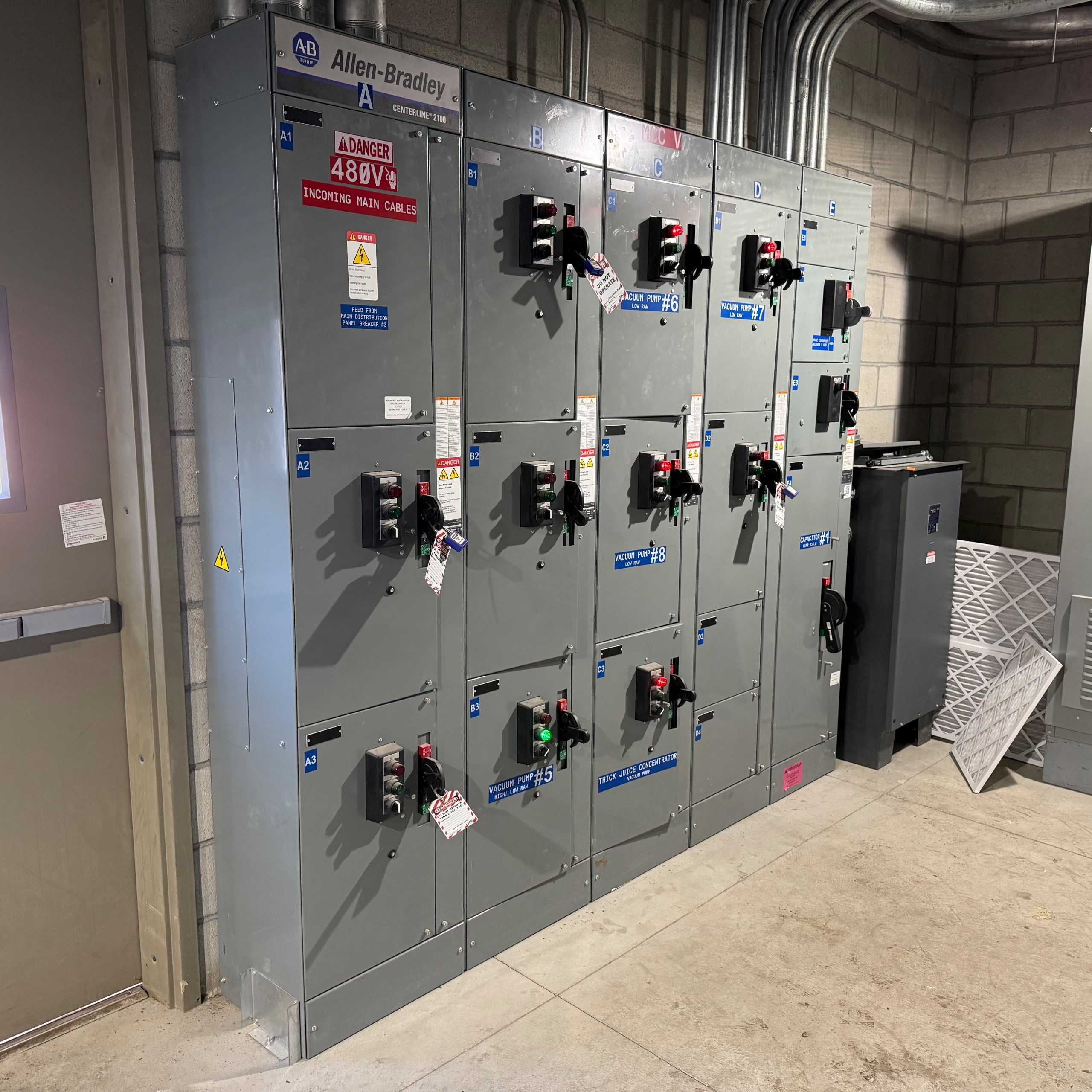 BULK QTY OF ALLEN BRADLEY CENTERLINE 2100 MCC, 5 SECTIONS - MOTOR CONTROL CENTERS