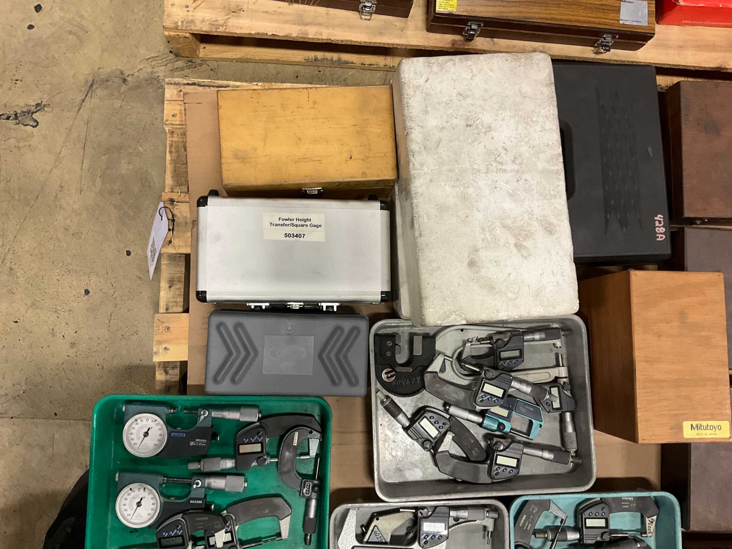 BULK QTY OF MEASURING EQUIPMENT - DIMENSIONAL MEASUREMENT