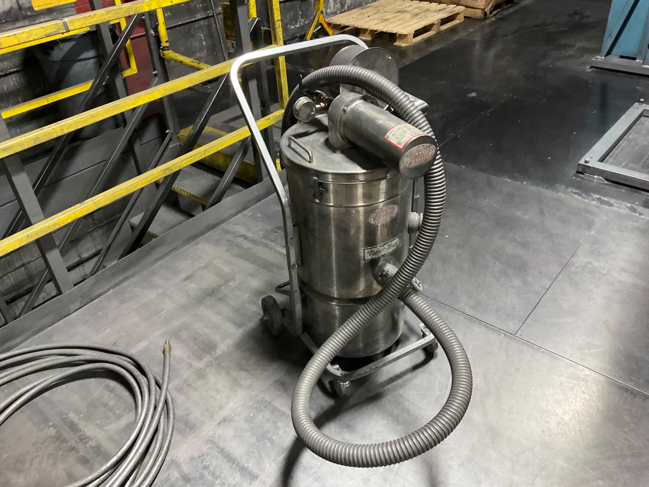 TIGER-VAC VACUUM CLEANER - VACUUM CLEANERS