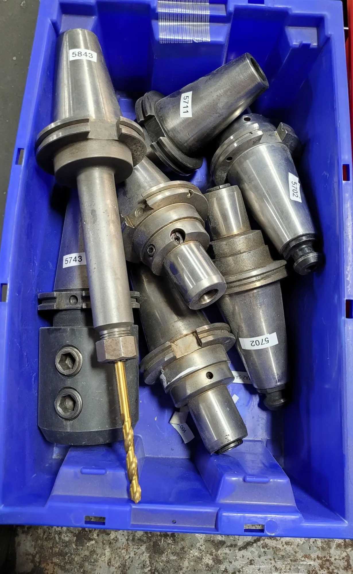 LOT OF 20 CAT 50 TOOL HOLDERS: ERICKSON, SANDVIK, KOMET, DEVLIEG, LYNDEX, UNIVERSAL, GRAFLEX - MACHINING TOOLING & PARTS
