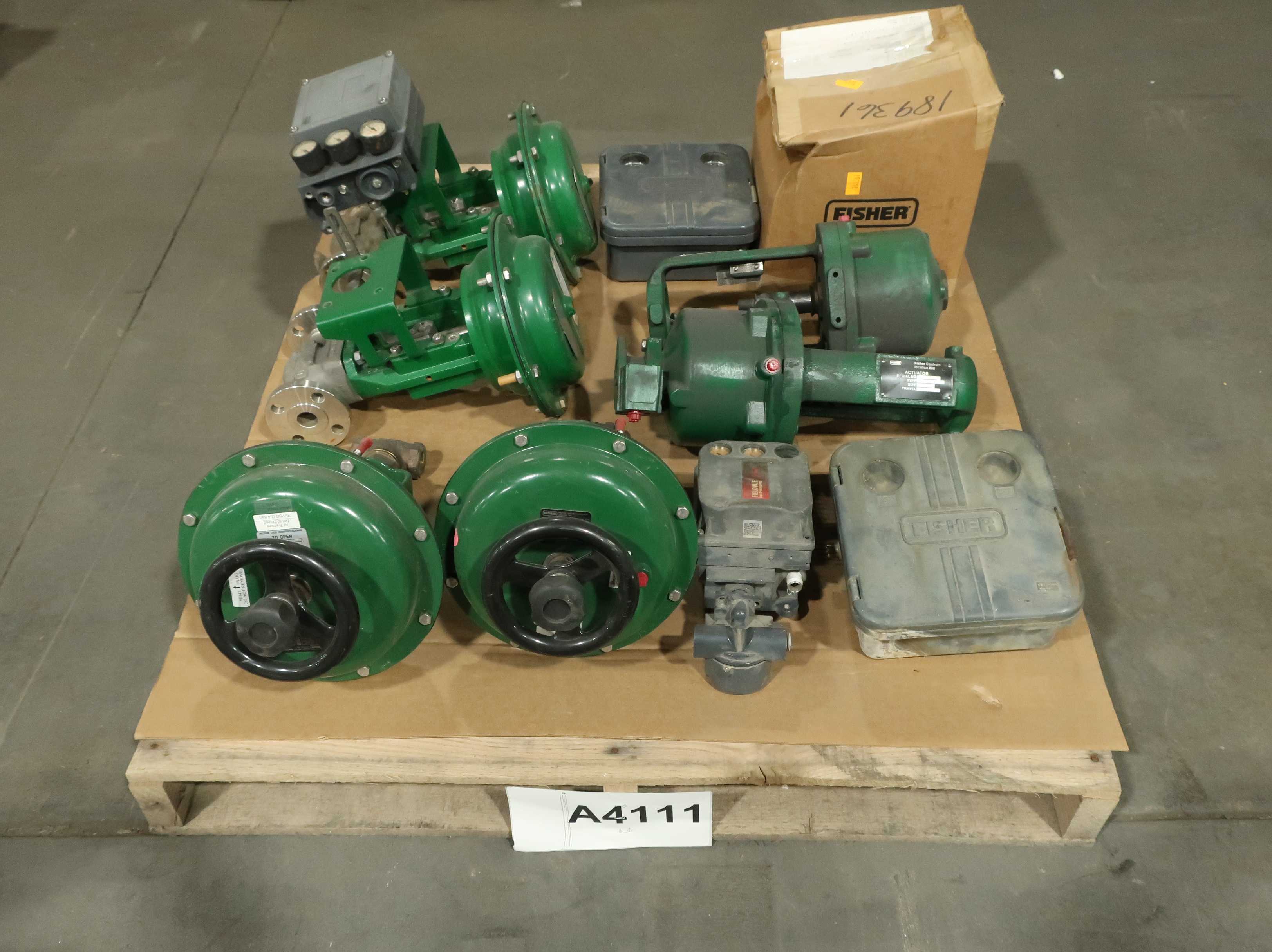 PALLET OF ASSORTED FISHER VALVES AND REPLACEMENT PARTS - VALVES