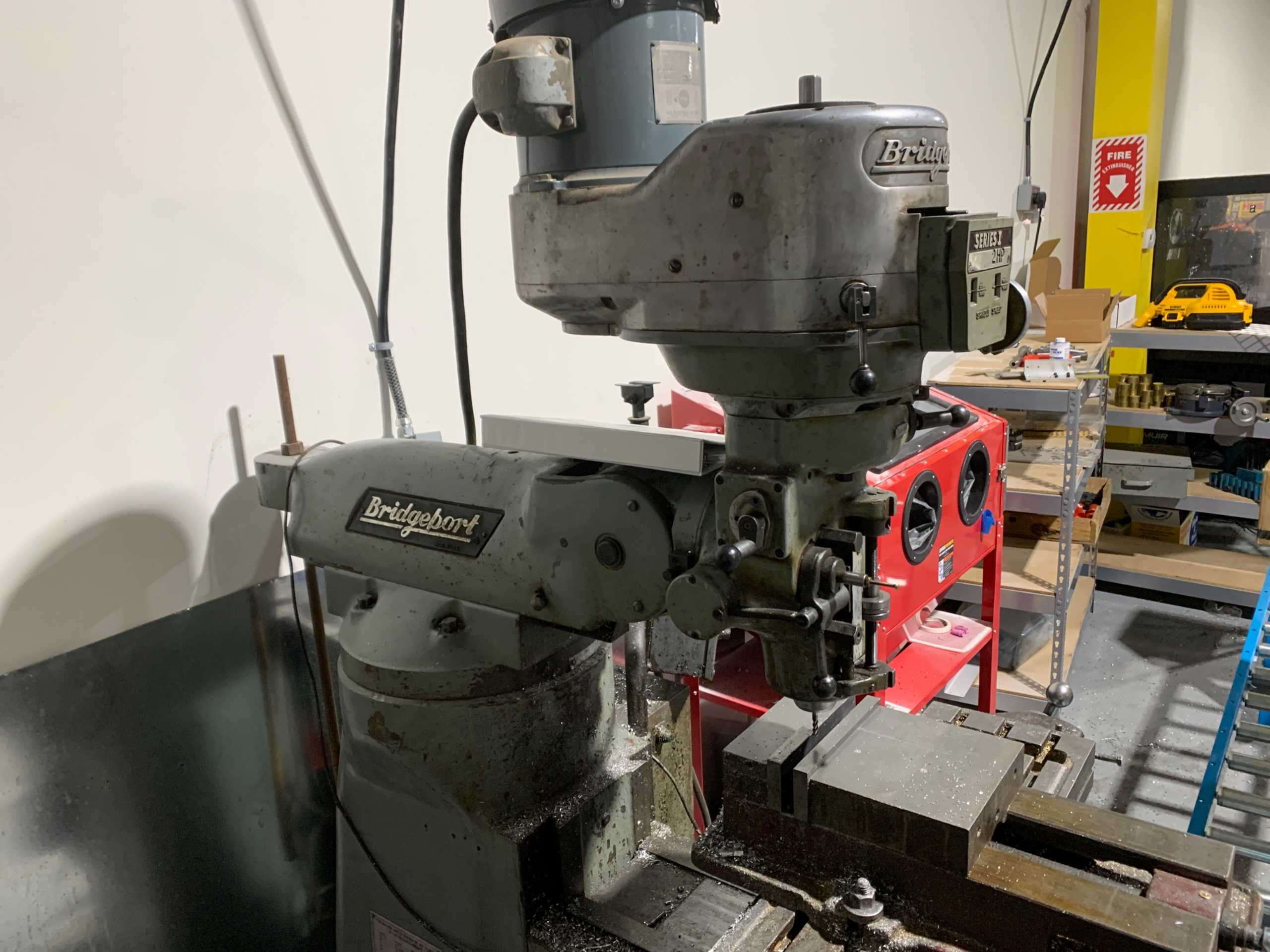 BRIDGEPORT SERIES 1 2HP MILLING MACHINE - VERTICAL MILLING MACHINES
