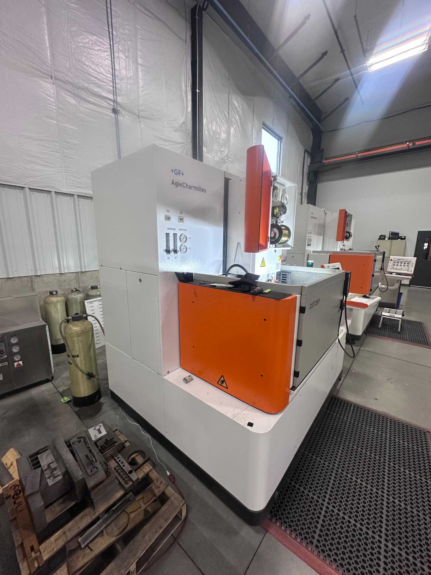 2012 AGIECHARMILLES CUT 20 P WIRE EDM, 13.8X9.8X9.8IN, 1000KG CAP, AWT, IPG-V, WINDOWS CNC - WIRE EDM MACHINES
