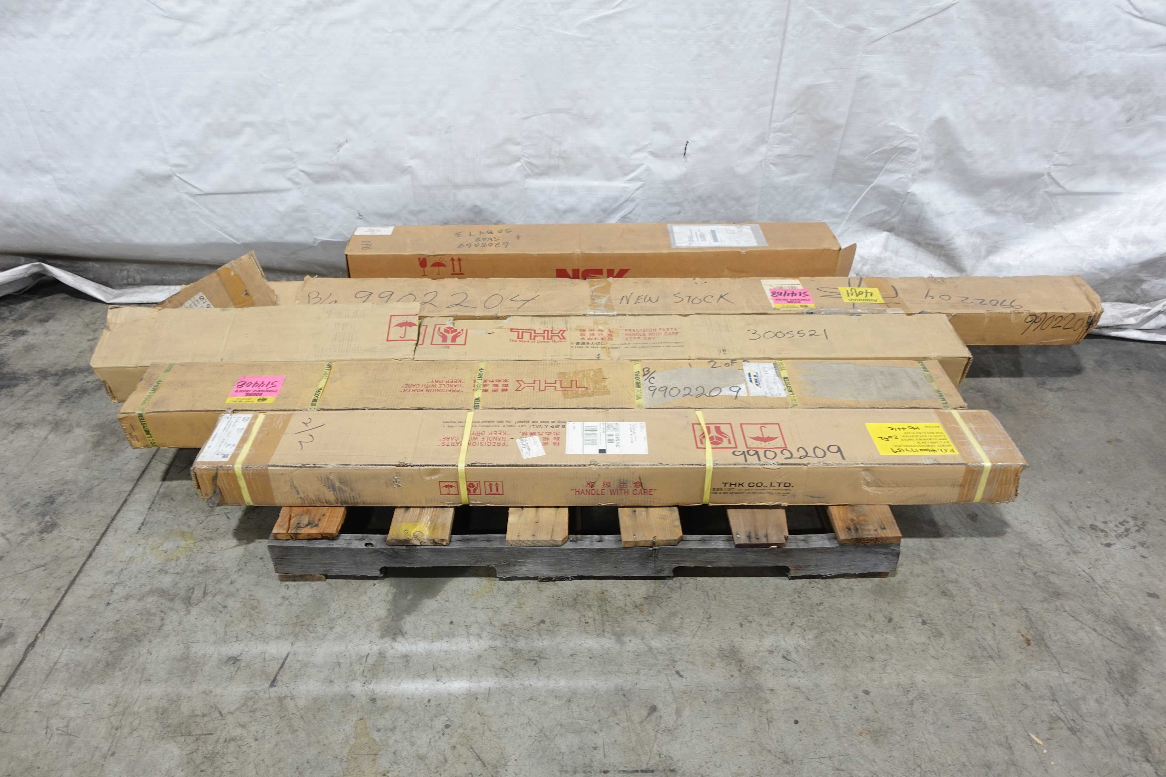 LOT OF 5 ASSORTED LINEAR BEARINGS - LINEAR MOTION