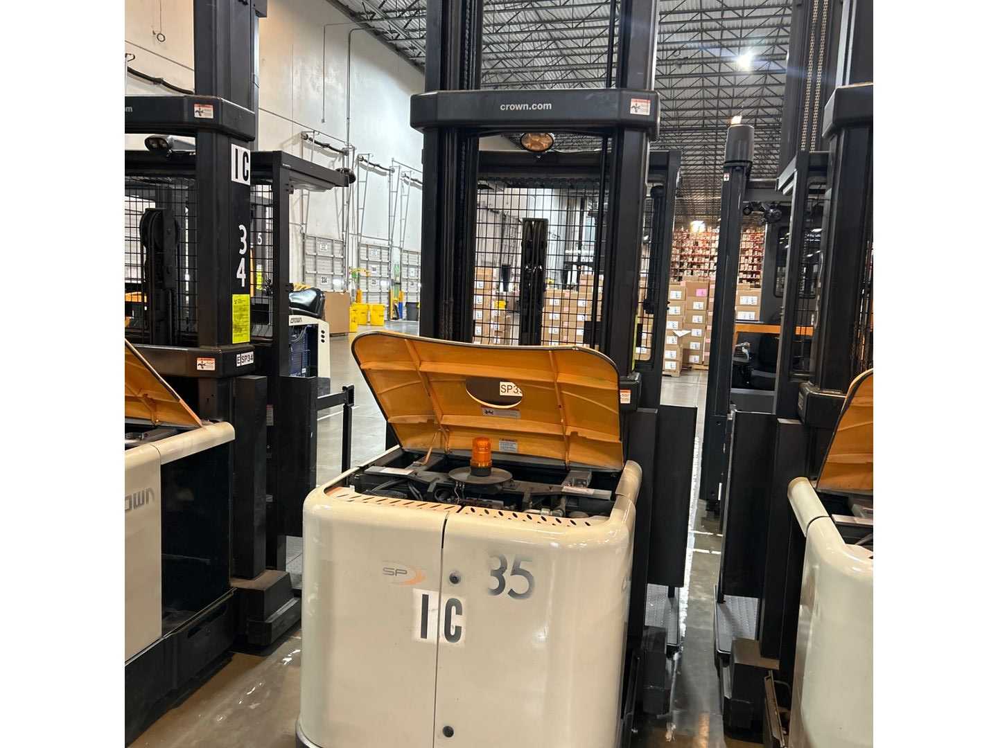 CROWN SP4050-30 ORDER PICKER - ORDER PICKER