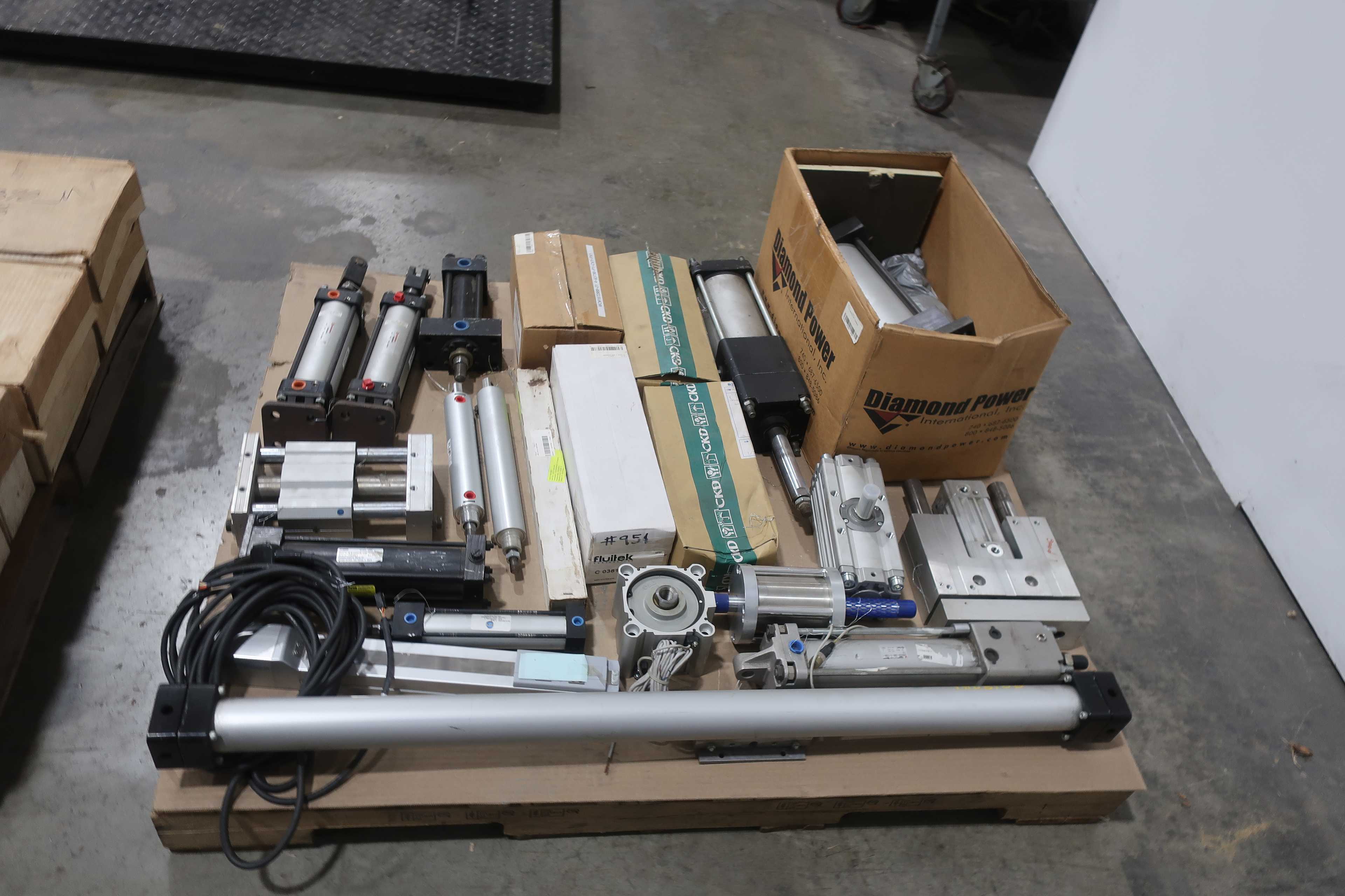 SKU 1738978 - 4 PALLETS OF ASSORTED PNEUMATICS - PNEUMATIC PARTS
