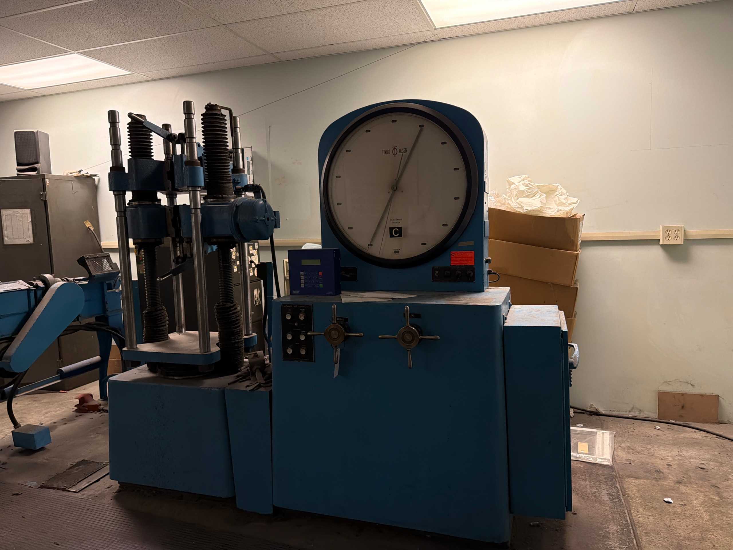 Tinius Olsen Universal Testing Machine - MATERIAL TESTING