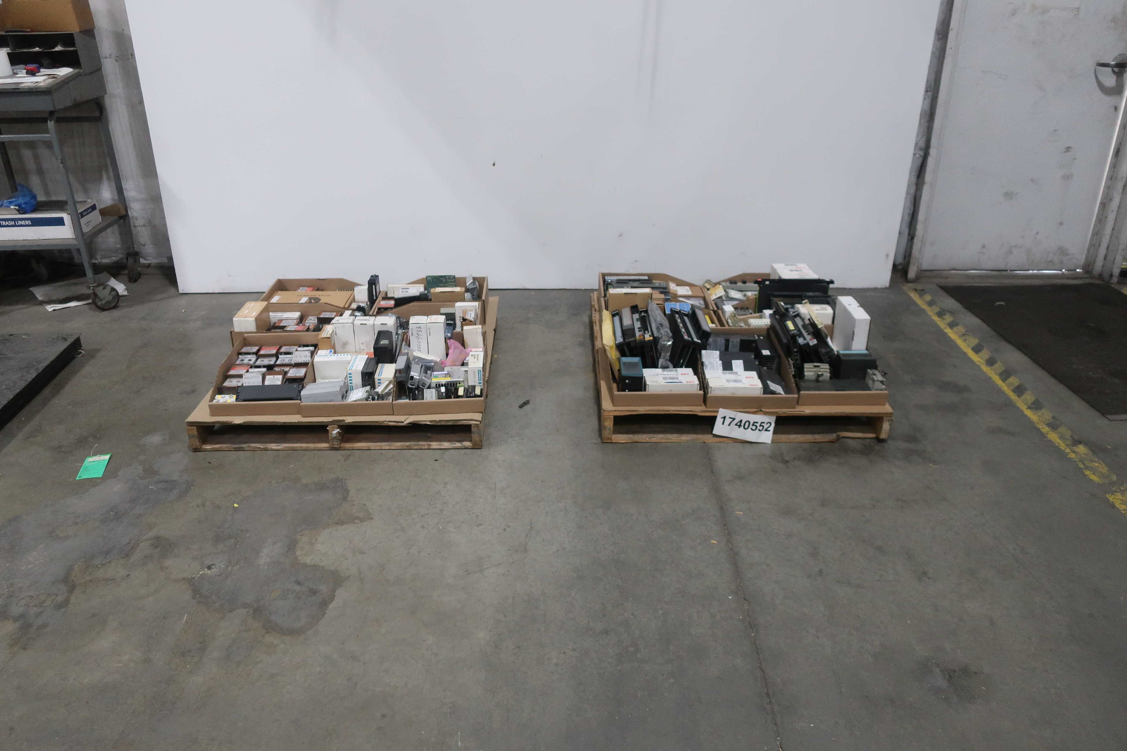 SKU 1740552 - 4 PALLETS OF ASSORTED MODULES - PLC MODULES