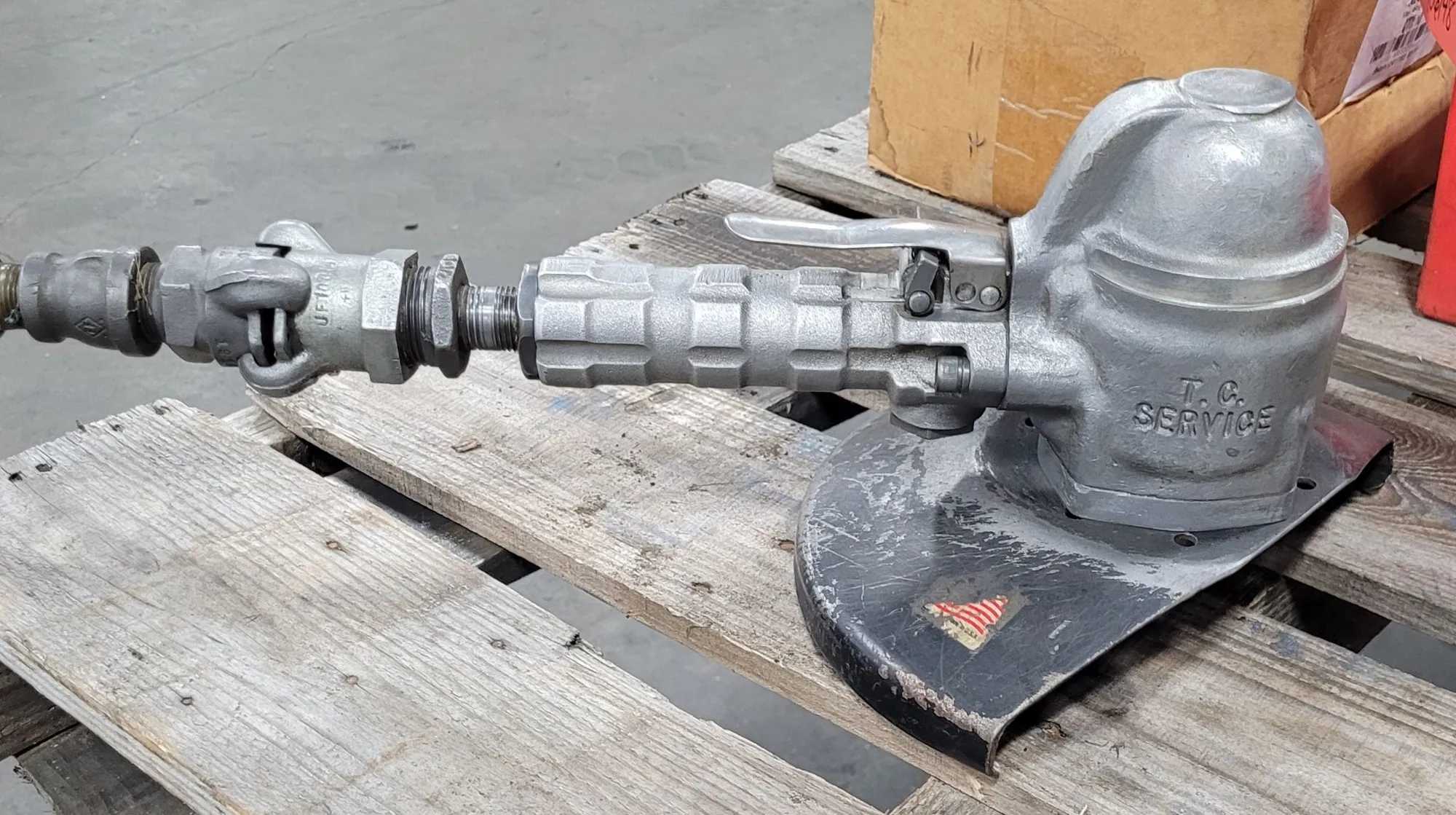 TOP CAT 54 AVK VERTICAL AIR GRINDER, 6000 RPM, 90 PSI, 9" GUARD, HOSE & GRINDING WHEELS - MACHINE TOOLING
