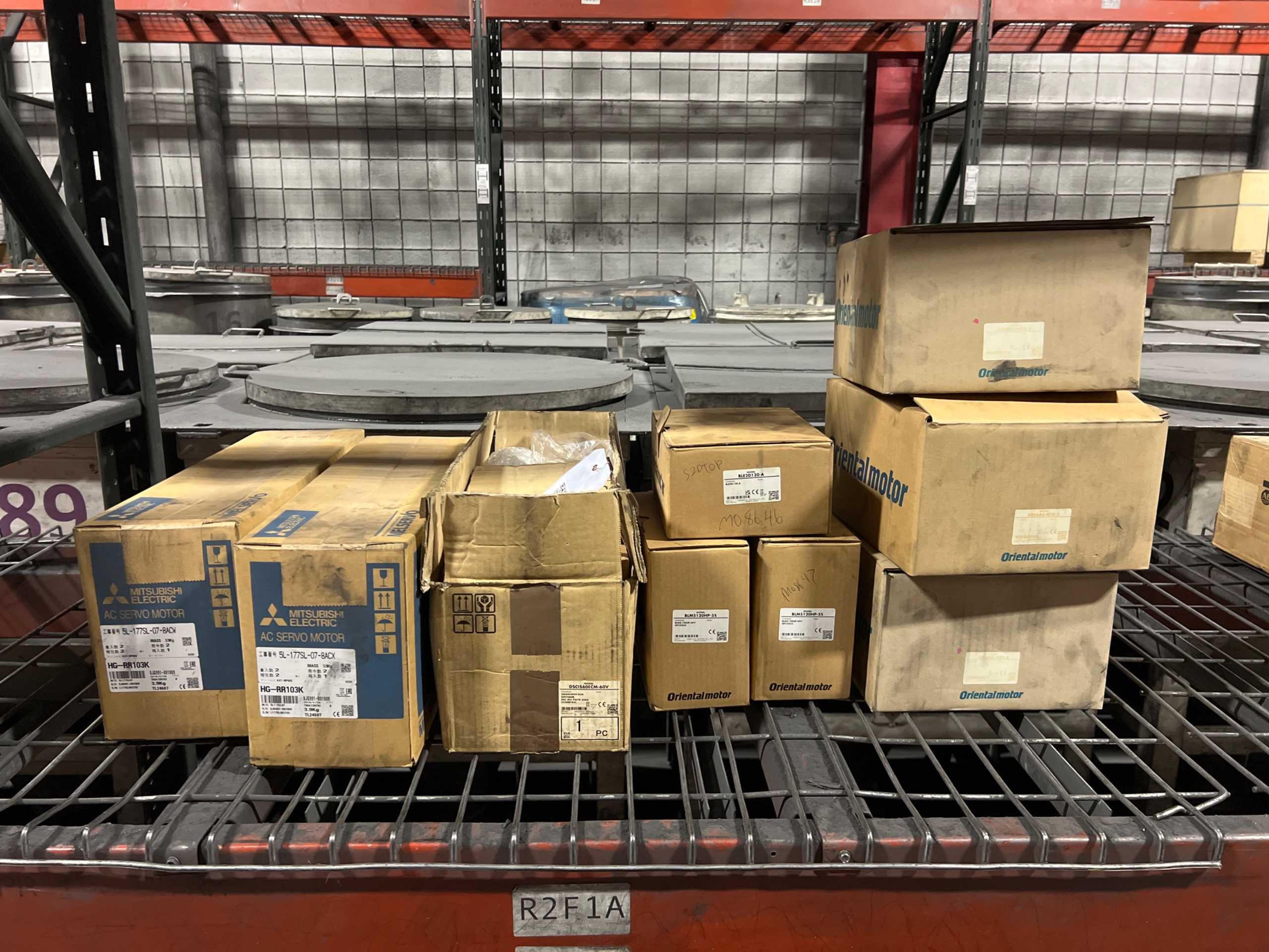 BULK QTY OF SERVO MOTORS - SERVO MOTORS