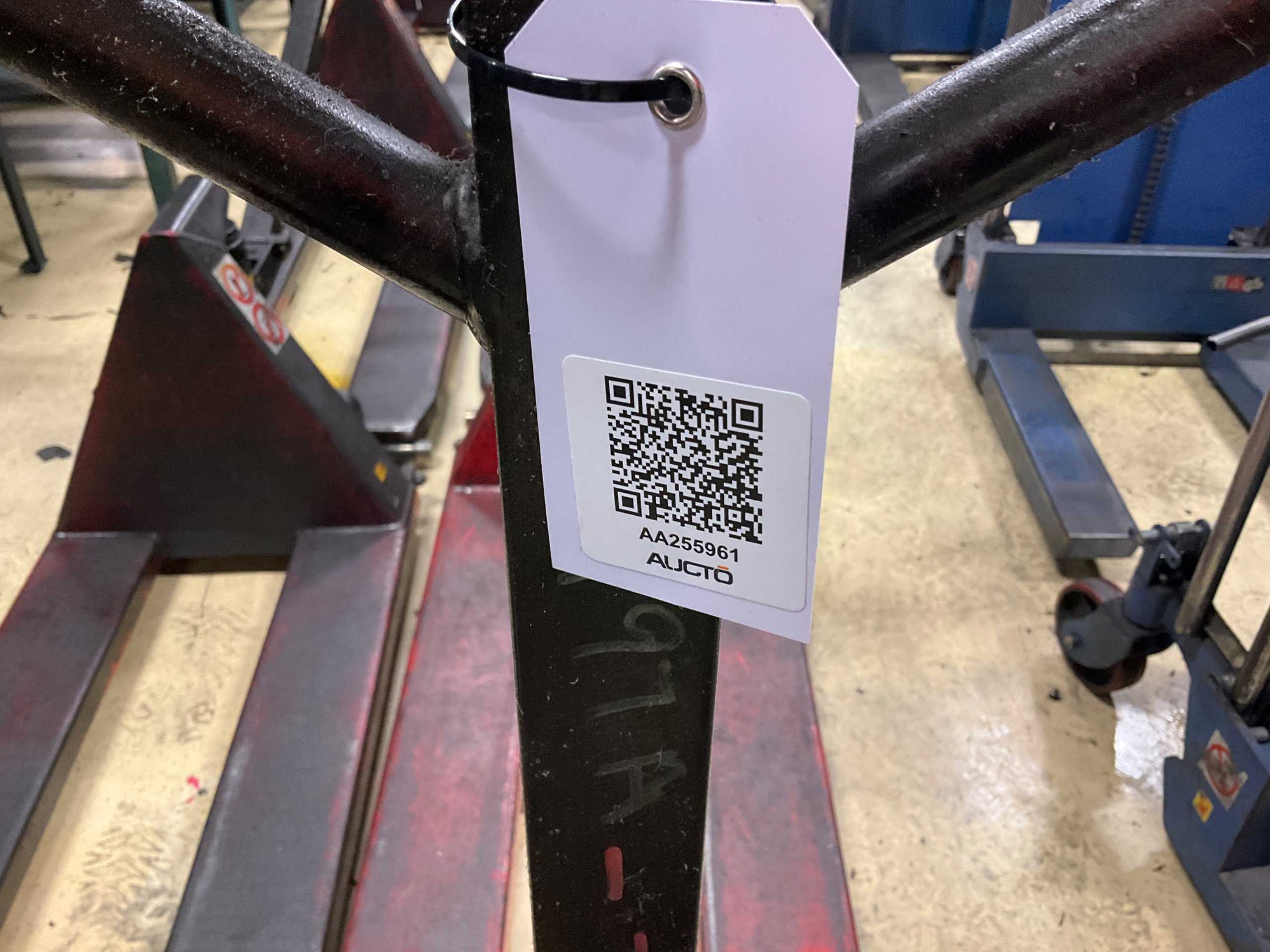 QTY 2: MANUAL PALLET JACK - MANUAL PALLET JACKS