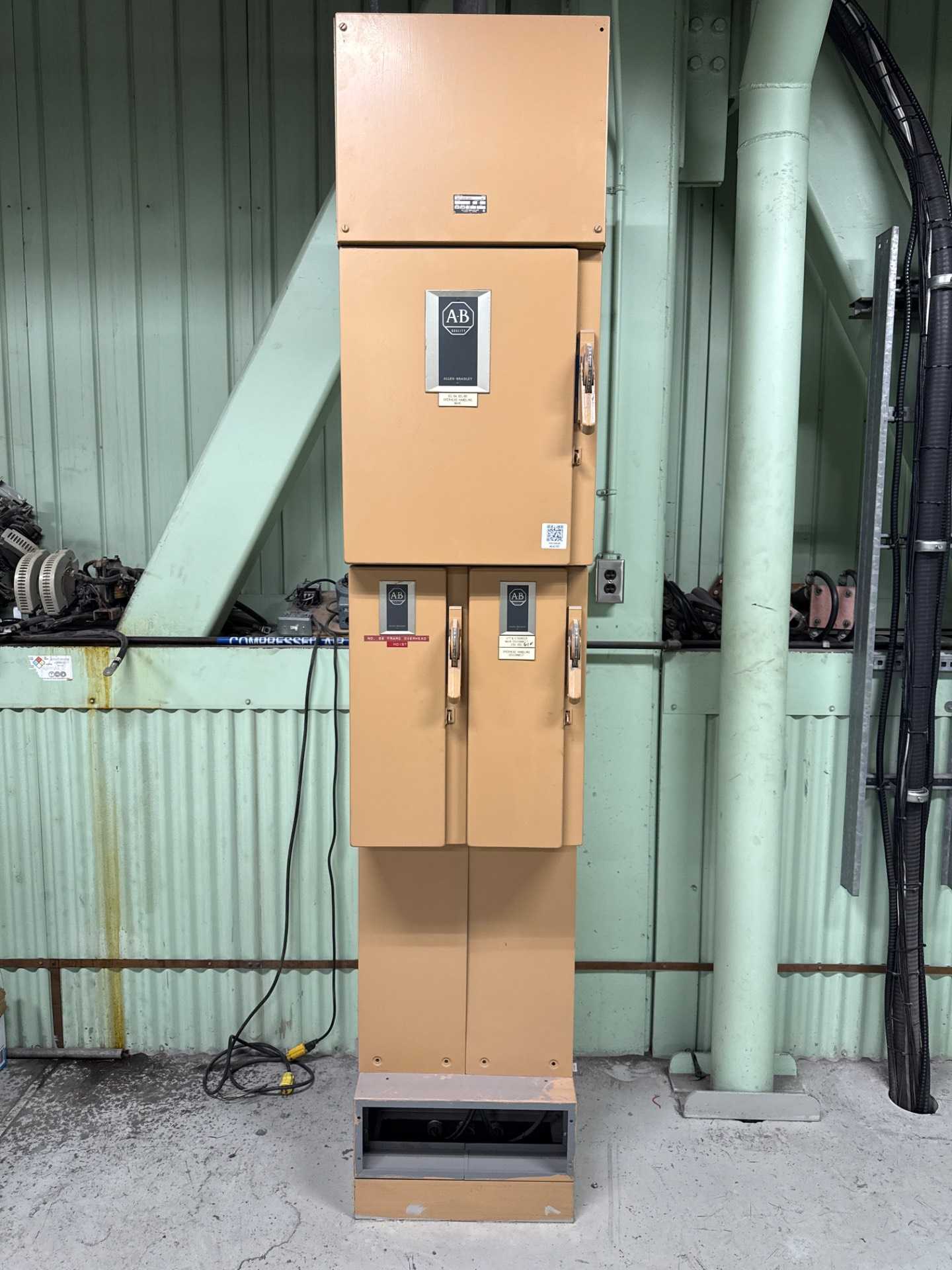 Allen-Bradley 1498-RT20-600P Motor Control Center, 600 AMPS, 600 Volts - MOTOR CONTROL CENTERS