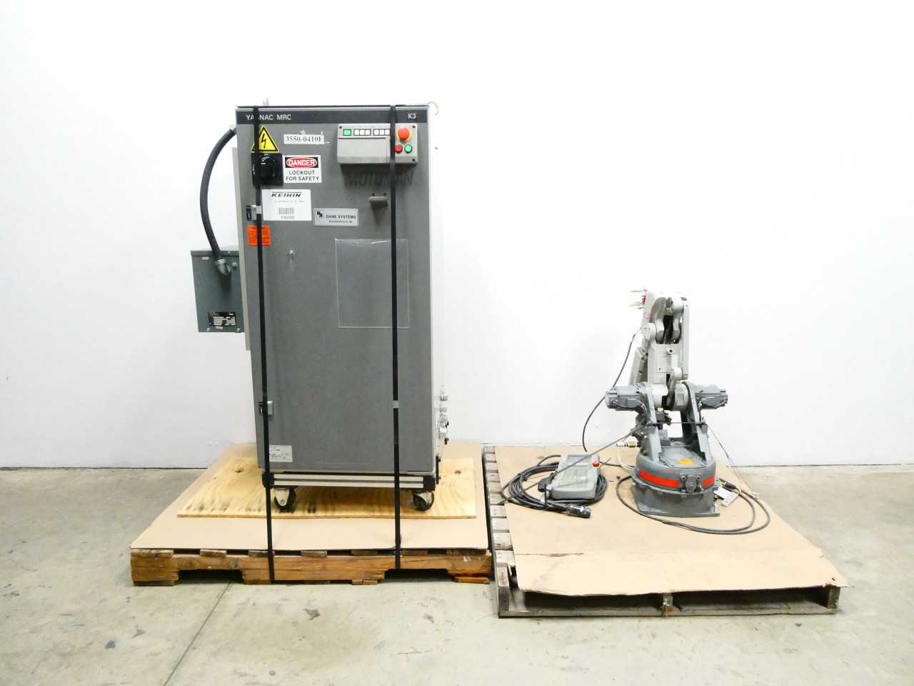 SKU 950297 - YASKAWA YR-K3-C000 ENCM-RM6022 YASNAC MRC MOTOMAN ROBOT AND CONTROLLER ASSEMBLY - 