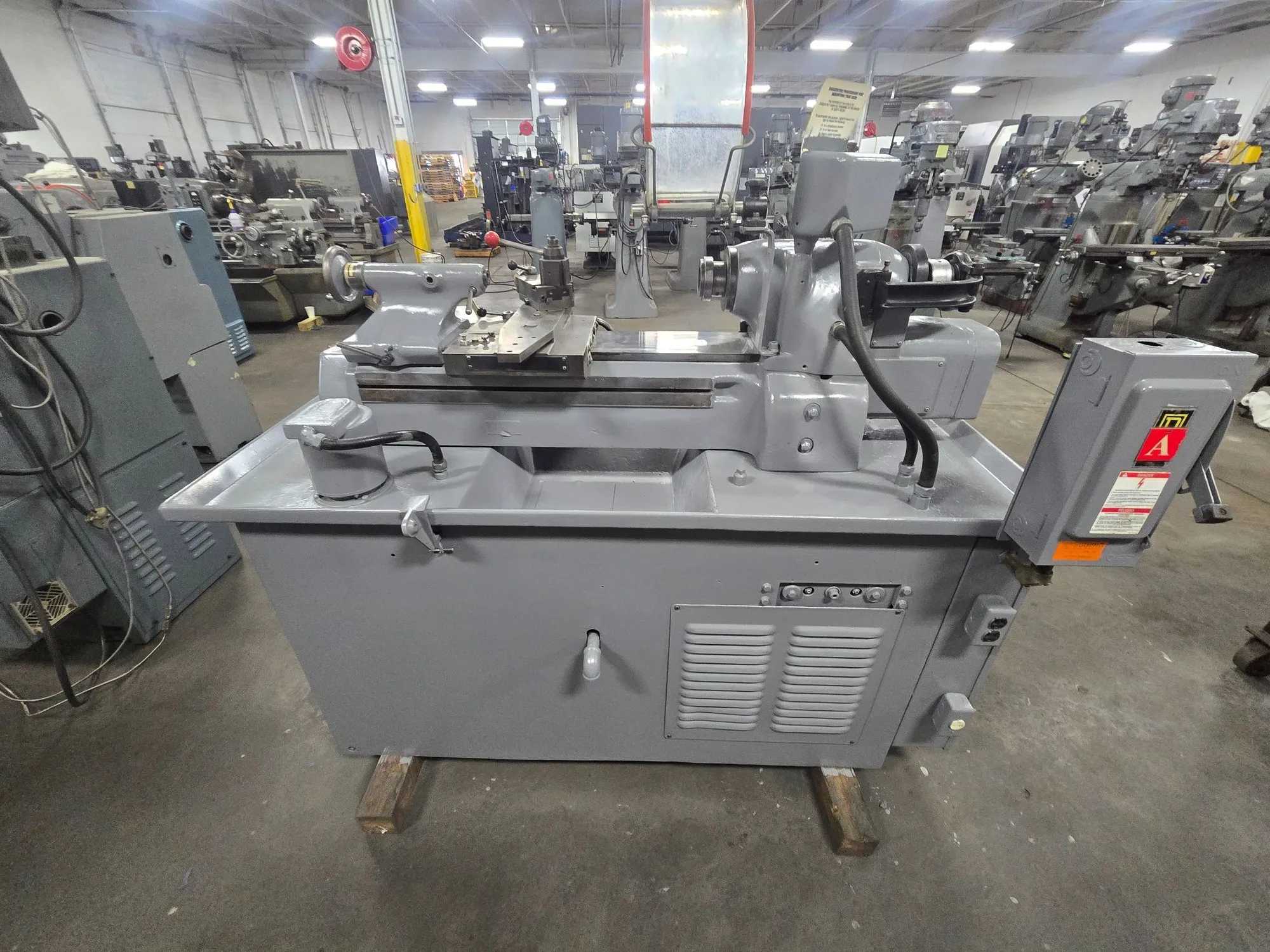 HARDINGE HLV-H-EM TOOL ROOM LATHE, 11" X 18", 125-3000 RPM, INCH/METRIC THREADING - MANUAL LATHES