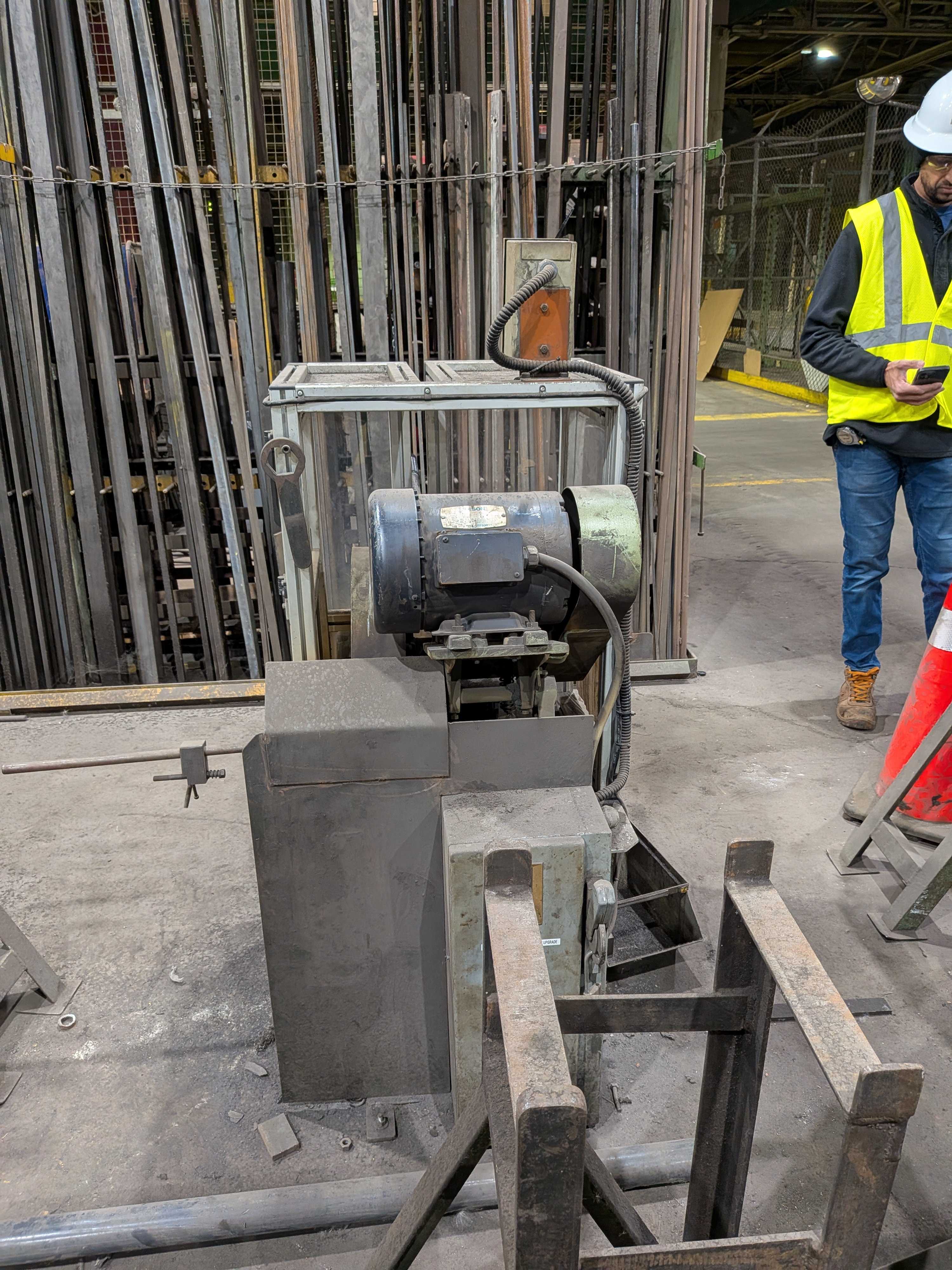 JET COM-16 GRINDING MACHINE, 3 HP LEESON MOTOR, 16IN WHEEL, 1740 RPM, 230/460V, 3-PHASE - GRINDING MACHINES