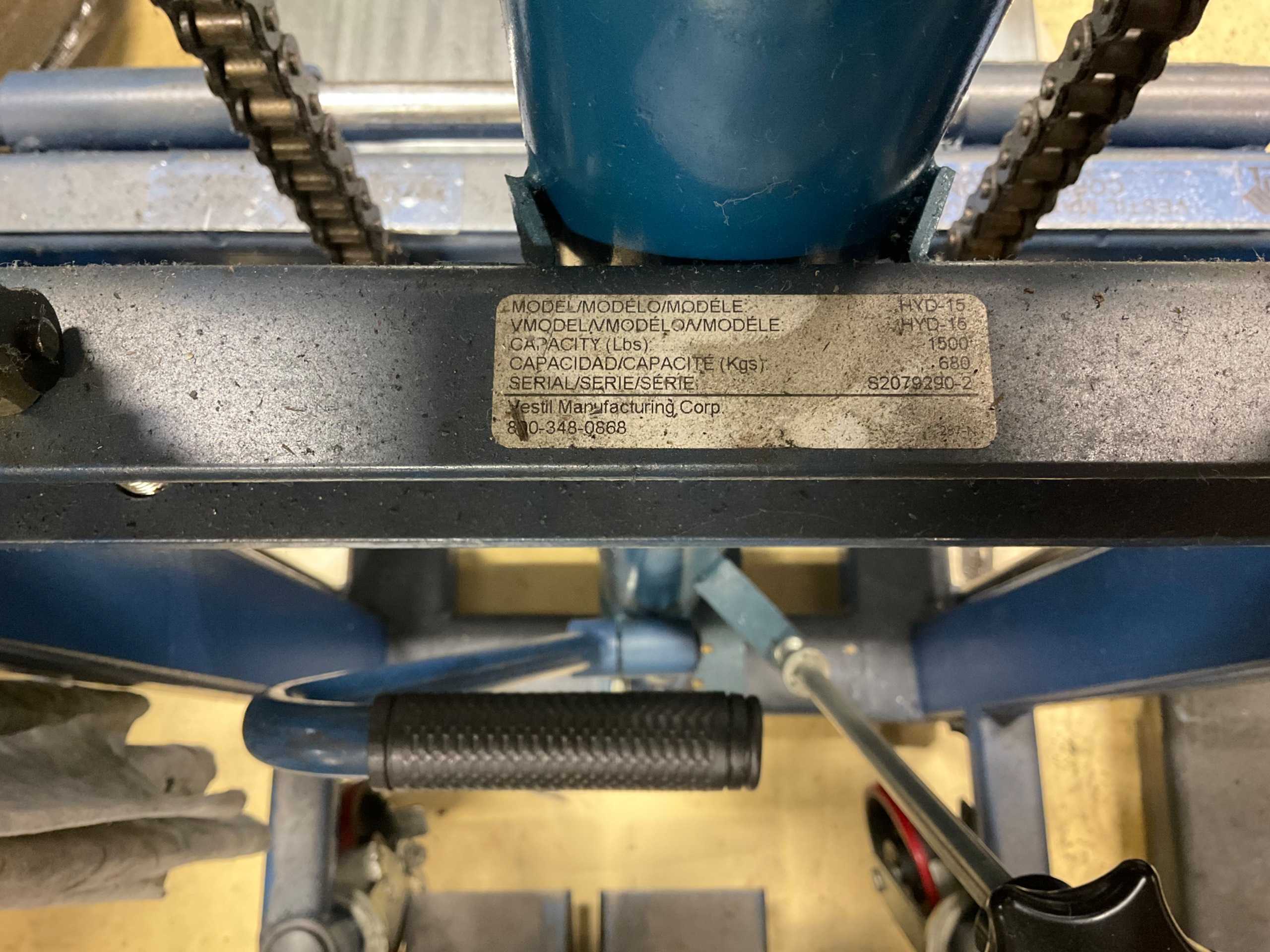 VESTIL HYD-15 HYDRAULIC STRADDLE STACKER - MATERIAL HANDLING