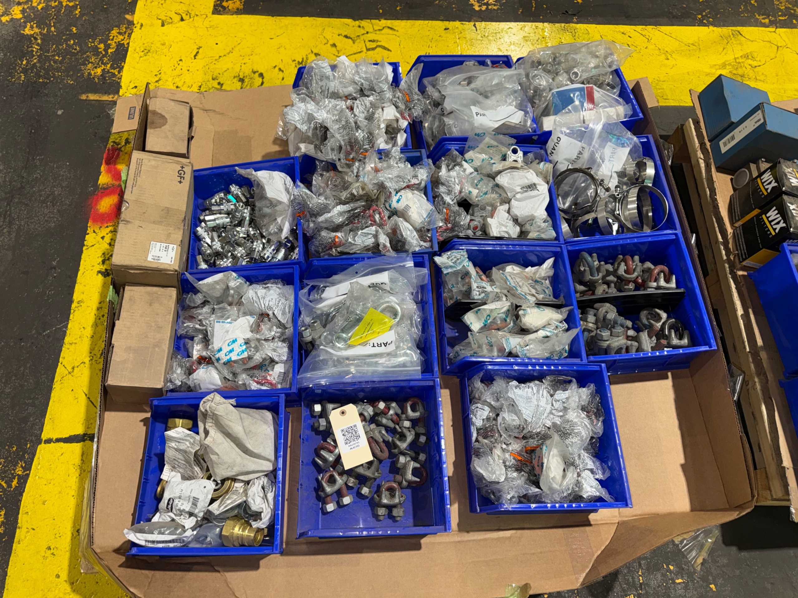 Bulk QTY of Pipe Fittings & Clamps - PIPE & TUBE FITTINGS