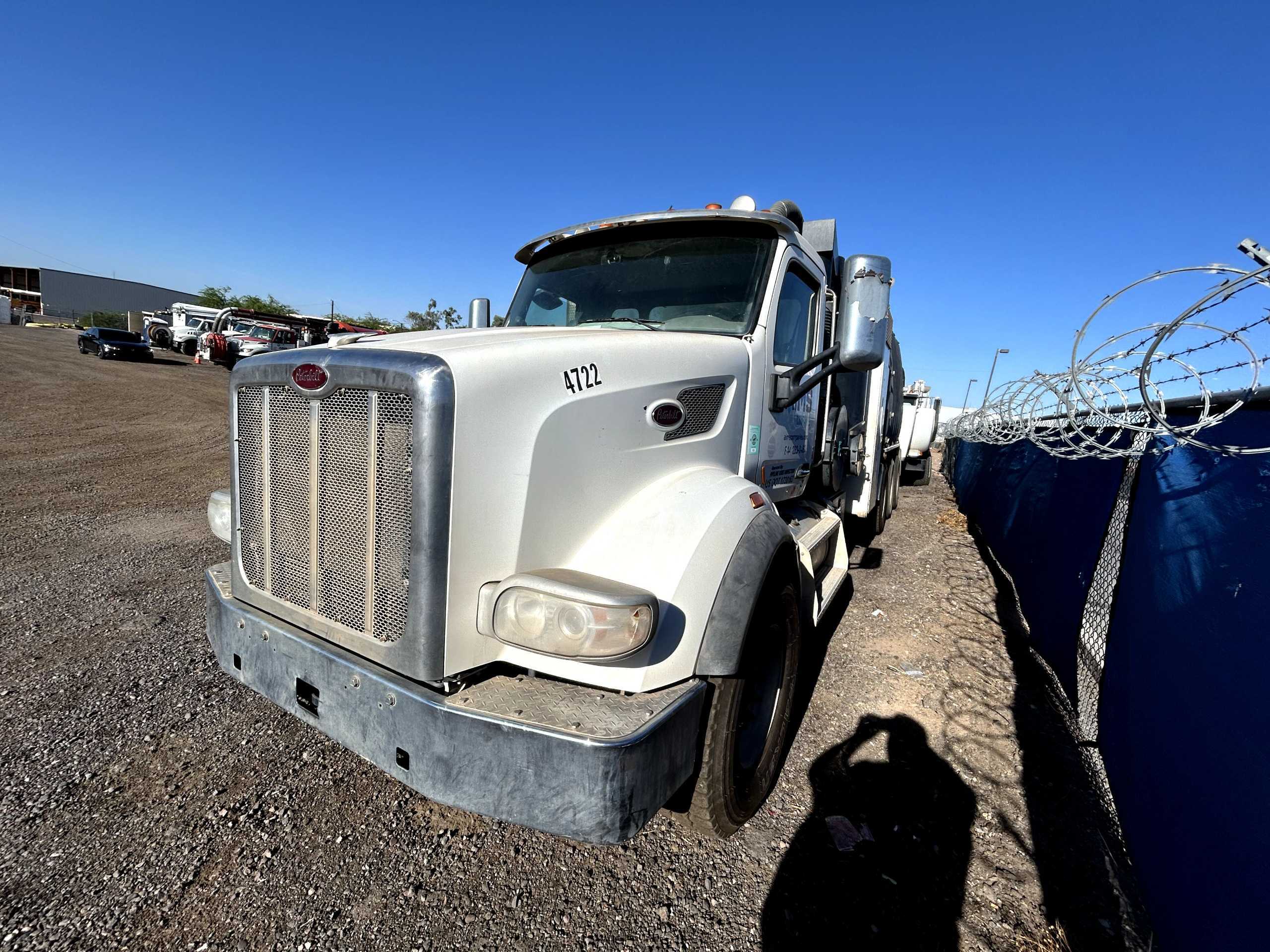 2014 PETERBILT 567 HYDRO EXCAVATION TRUCK - SERVICE TRUCKS