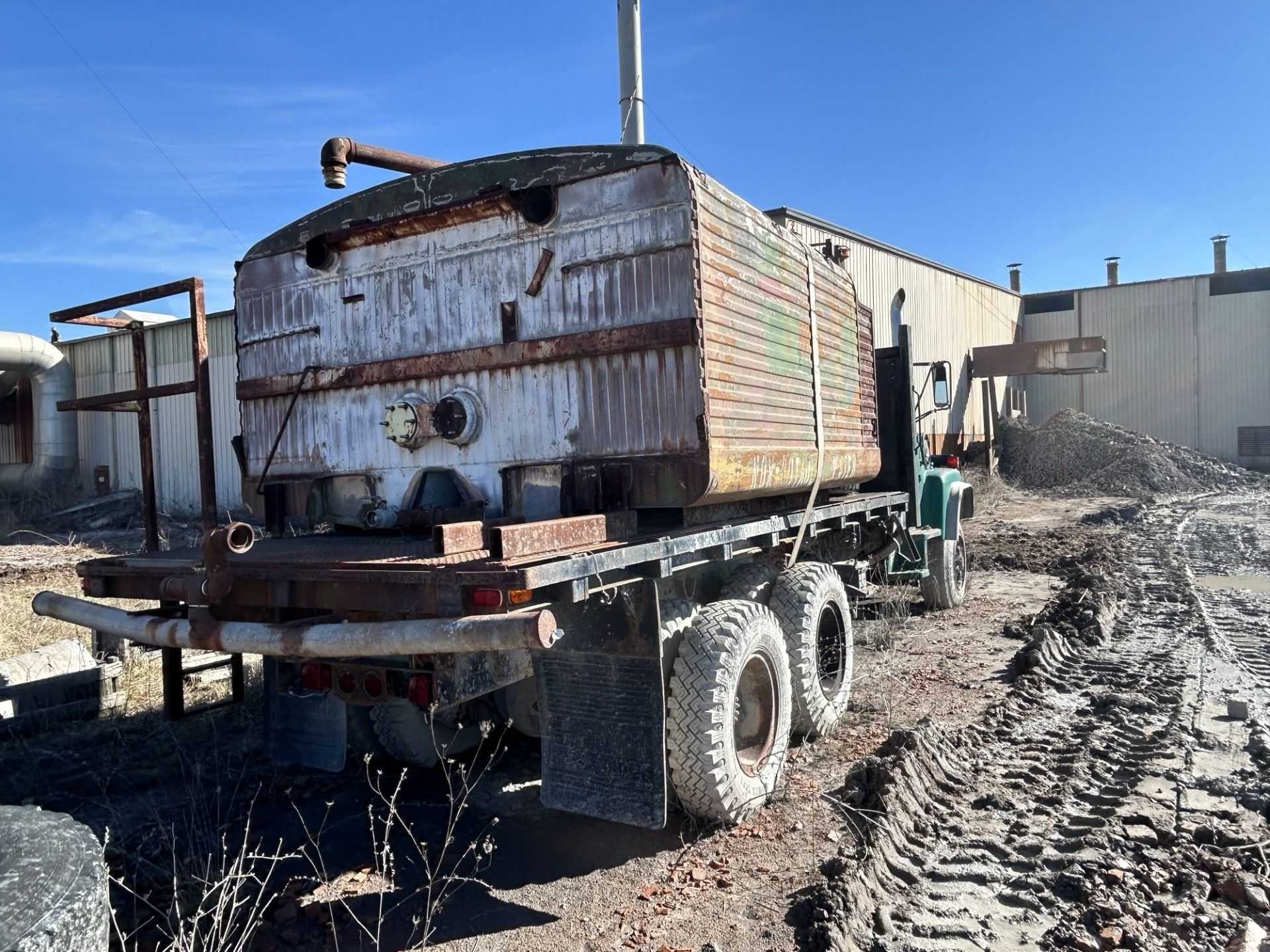 1978 FORD L8000 TANKER TRUCK, 3500 GAL, CAT 3208 DIESEL, 6X4, MANUAL 5+4 TRANS - TANKER TRUCKS