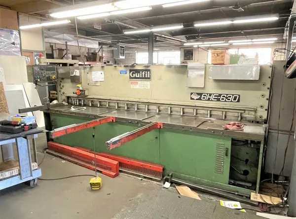 2002 GUIFIL GHE-630 POWER SQUARING SHEAR, 1/4 IN THK, 10 FT CUT LENGTH, 36 IN BACK GAUGE, 9 KW POWER - SWING BEAM SHEARS