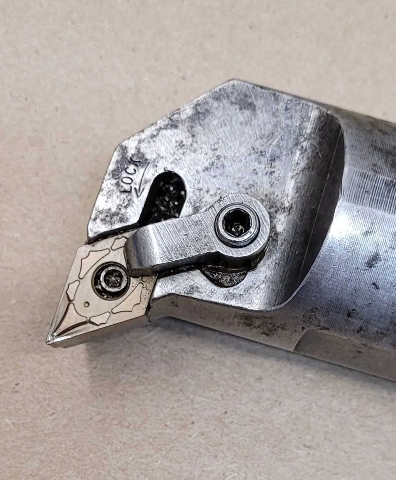 KENNAMETAL S24-DDUNR4 BORING BAR, 1.5IN SHANK, 10IN OAL, DN43 INSERT, 93 DEG LEAD, COOLANT - MACHINE TOOLING