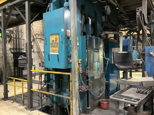 CINCINNATI 175-HC-8 175 TON COMPACTING PRESS - undefined