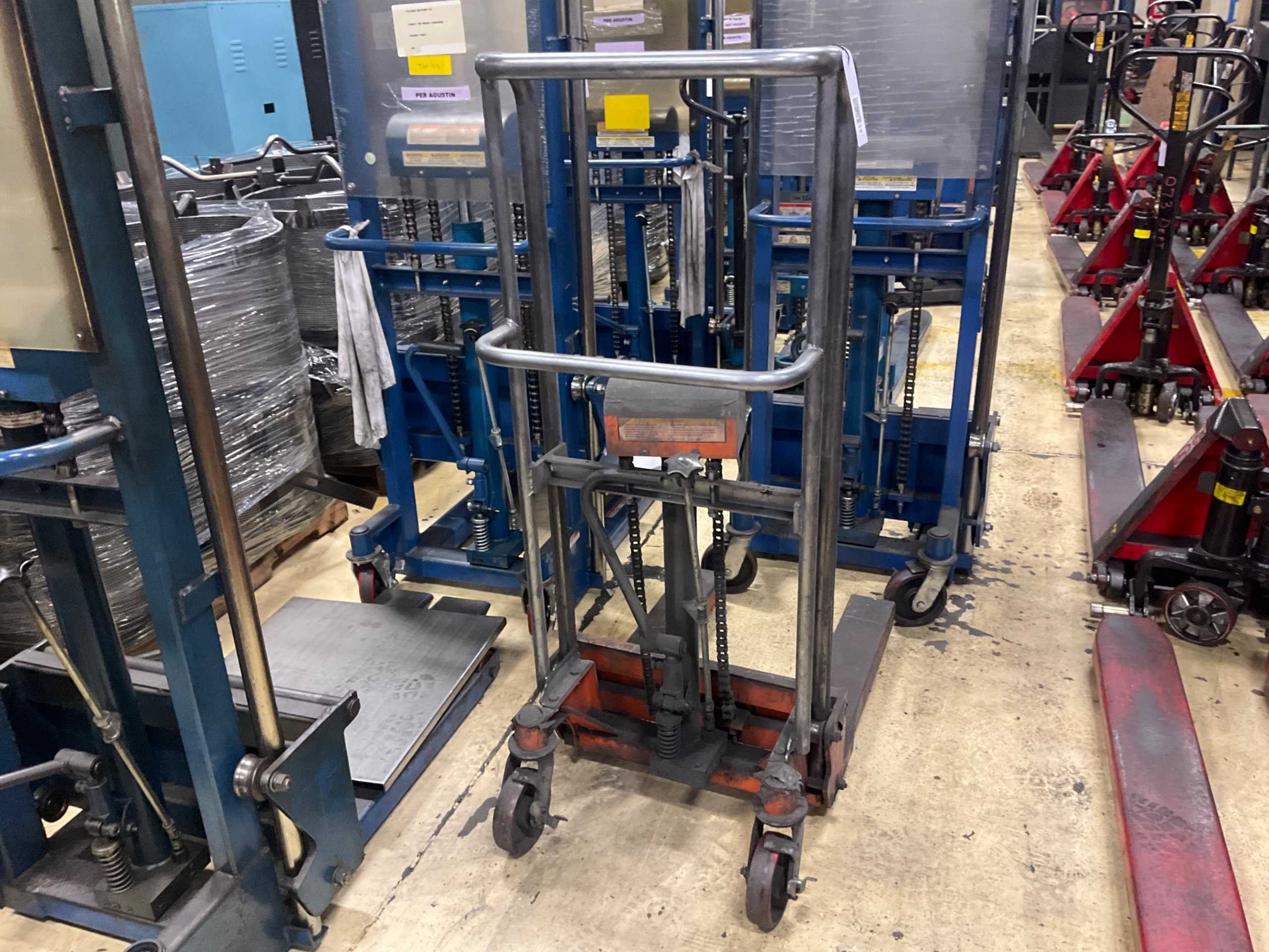 HYDRAULIC STRADDLE STACKER - MATERIAL HANDLING EQUIPMENT