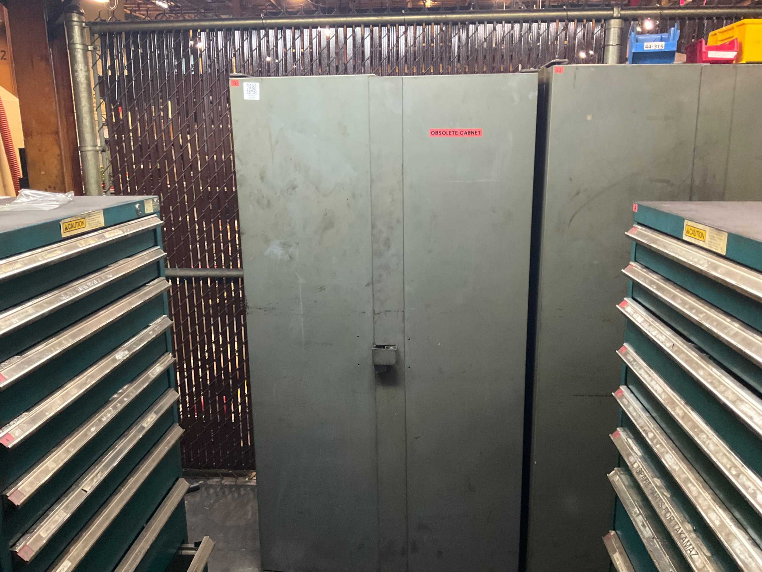 FREESTANDING STORAGE CABINET - FREE STANDING STORAGE CABINET
