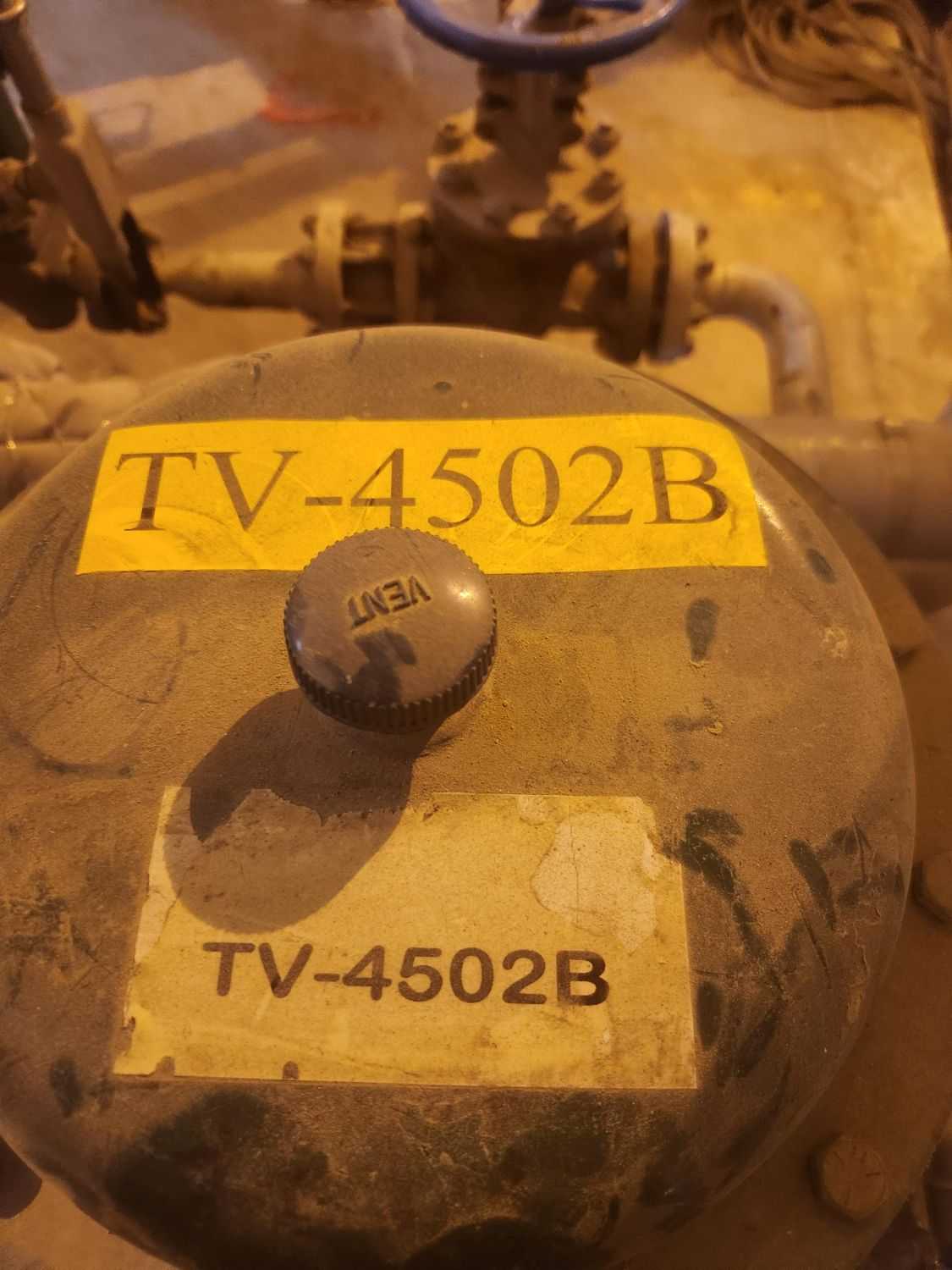 FISHER ED CONTROL VALVE & 667 ACTUATOR ASSEMBLY - VALVE & ACTUATOR ASSEMBLY