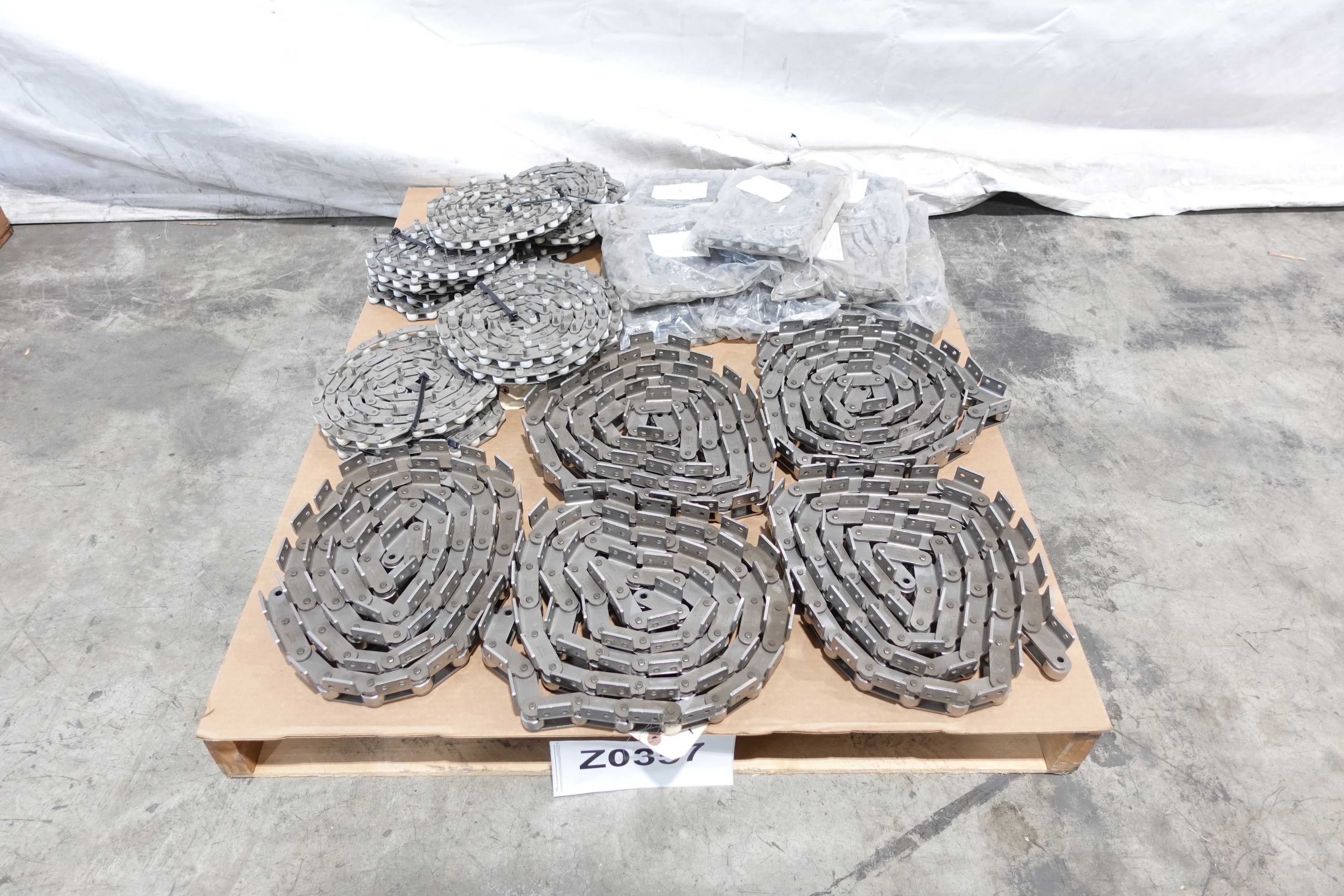 PALLET OF ASSORTED CONVEYOR CHAIN - CONVEYOR PARTS