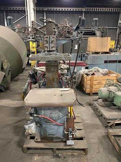 SPO 114-JU JOLT SQUEEZE MOLDING MACHINE, 14-IN SQUEEZE CYLINDER - FOUNDRY MOLDING MACHINES