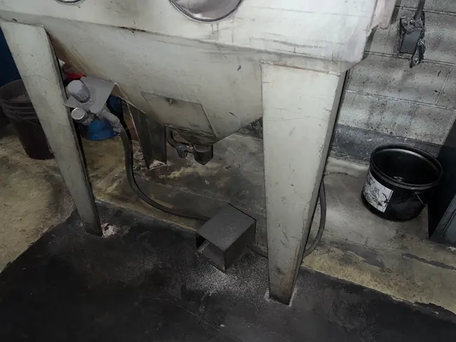 BLAST-IT-ALL LITTLE-BLASTER SAND BLASTING MACHINE - undefined